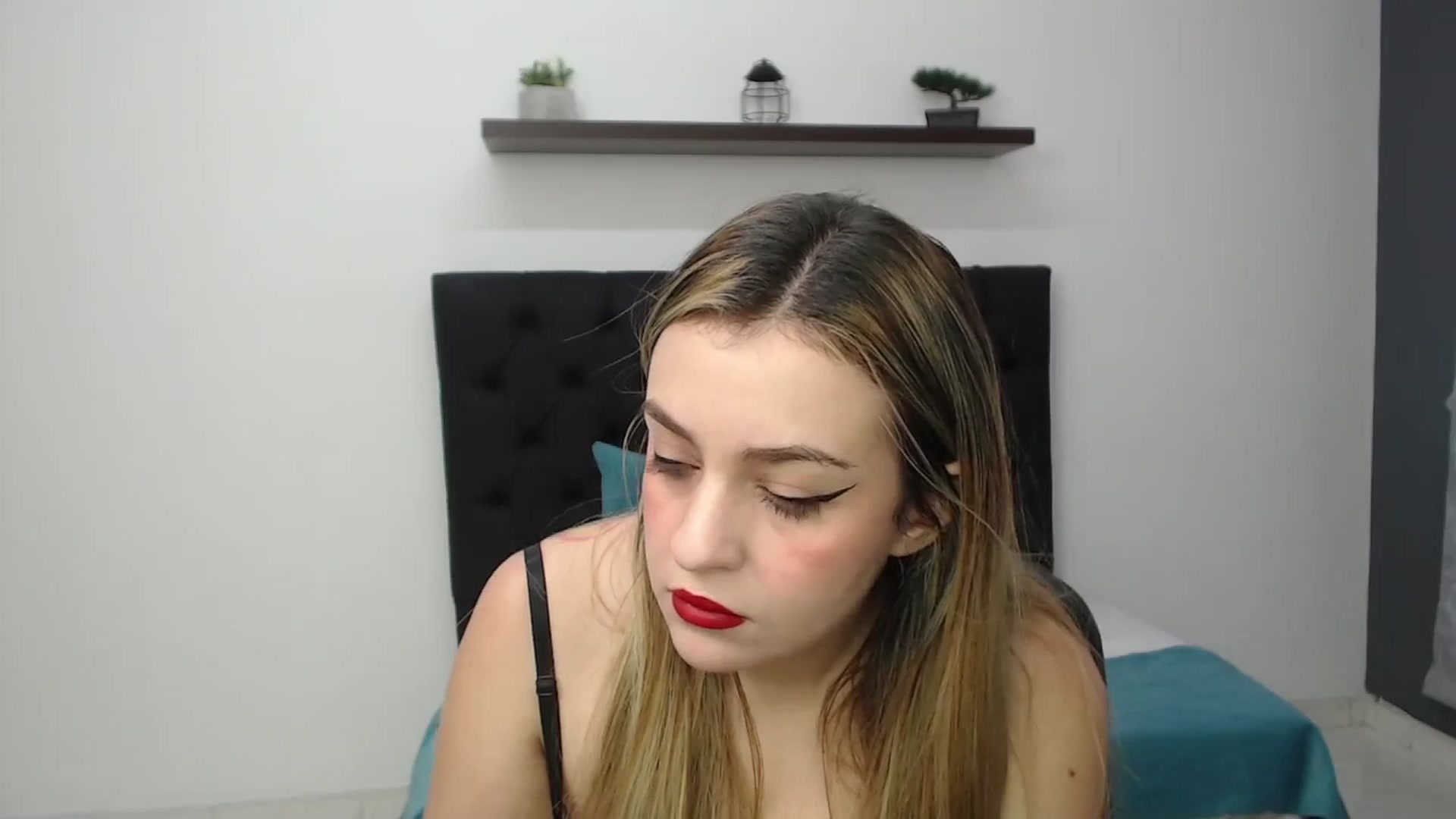 Gallery image thumbnail from CamilleDucan's myfreecams stream on, 02/04/2025, 14:12 image 8 of 20