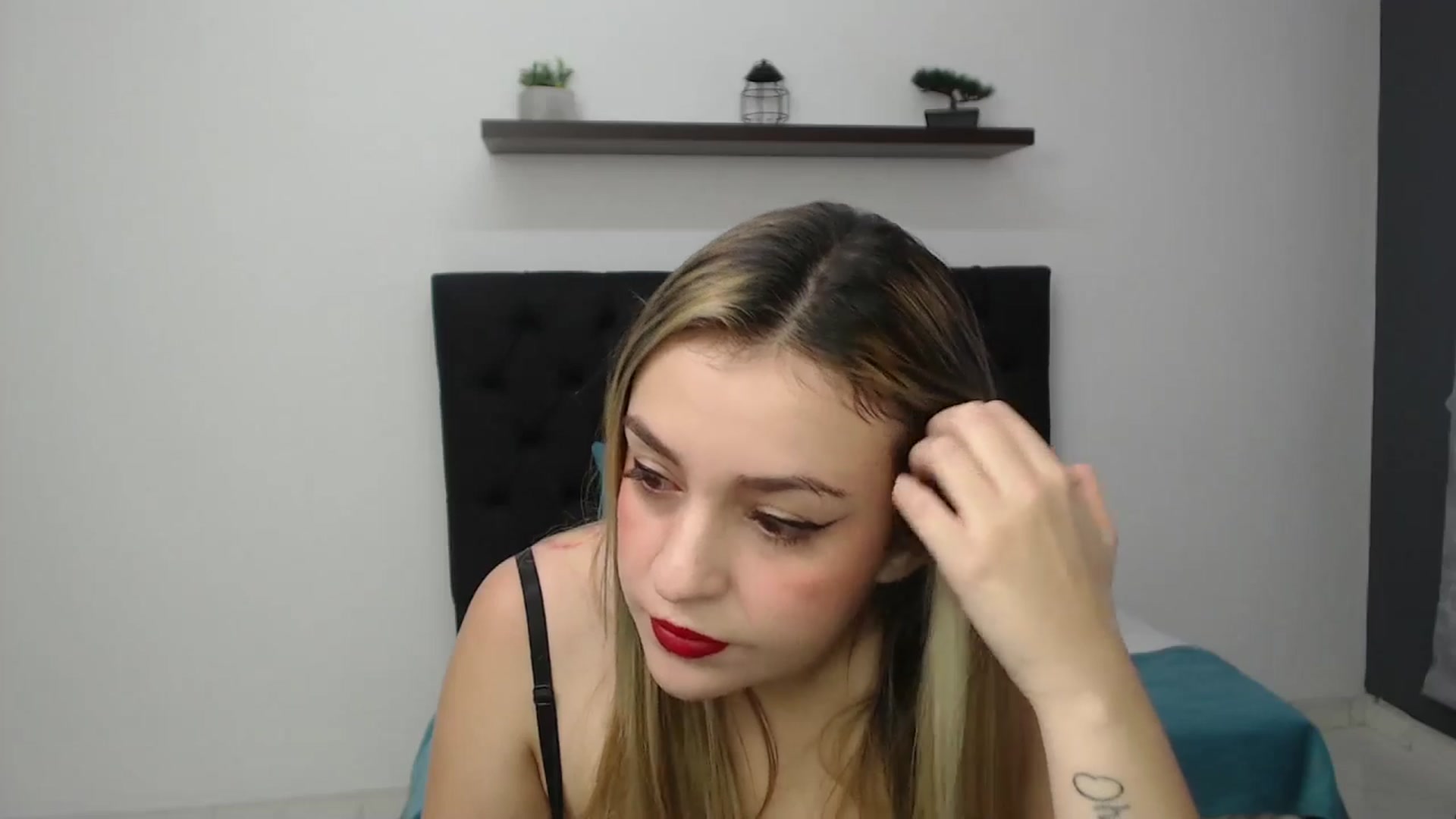 Gallery image thumbnail from CamilleDucan's myfreecams stream on, 02/04/2025, 14:12 image 4 of 20