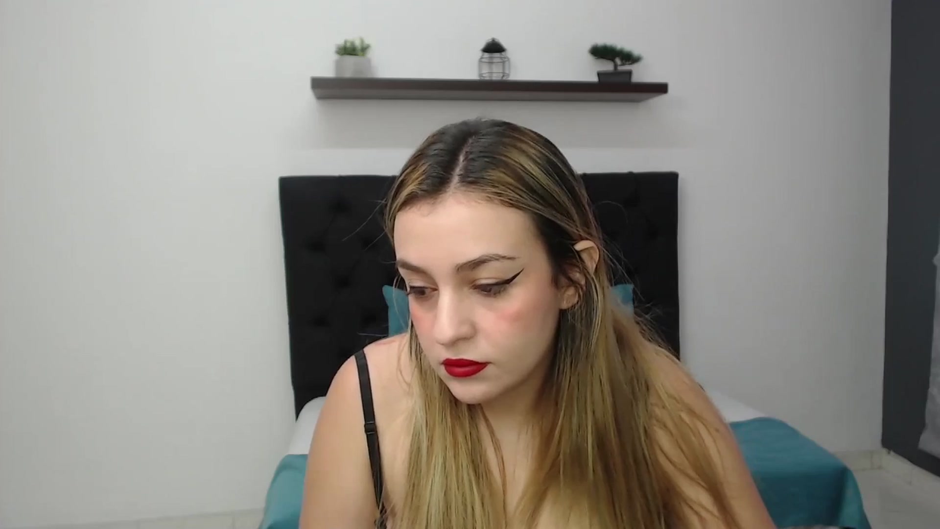 Gallery image thumbnail from CamilleDucan's myfreecams stream on, 02/04/2025, 14:12 image 7 of 20