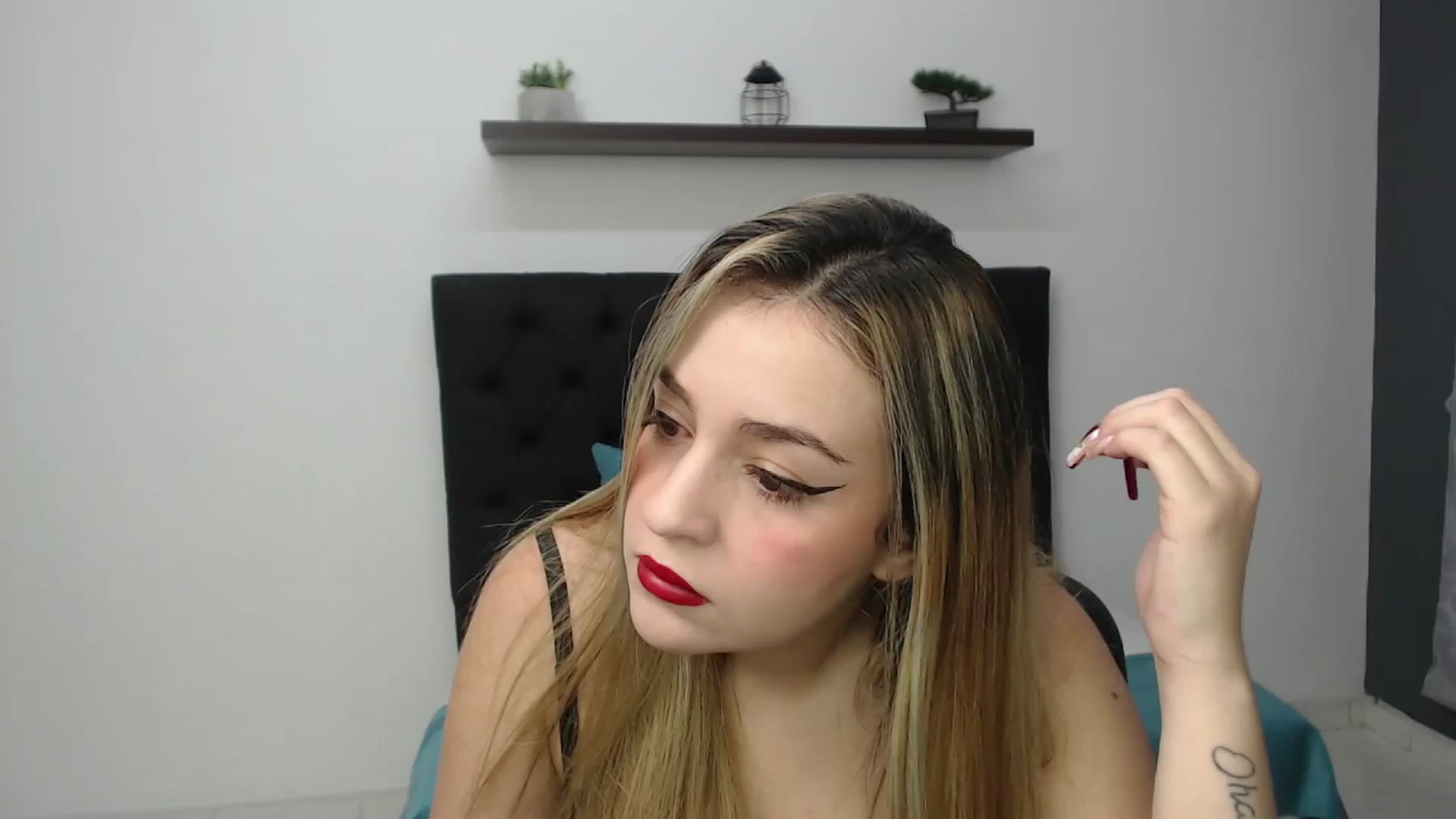 Gallery image thumbnail from CamilleDucan's myfreecams stream on, 02/04/2025, 14:12 image 1 of 20