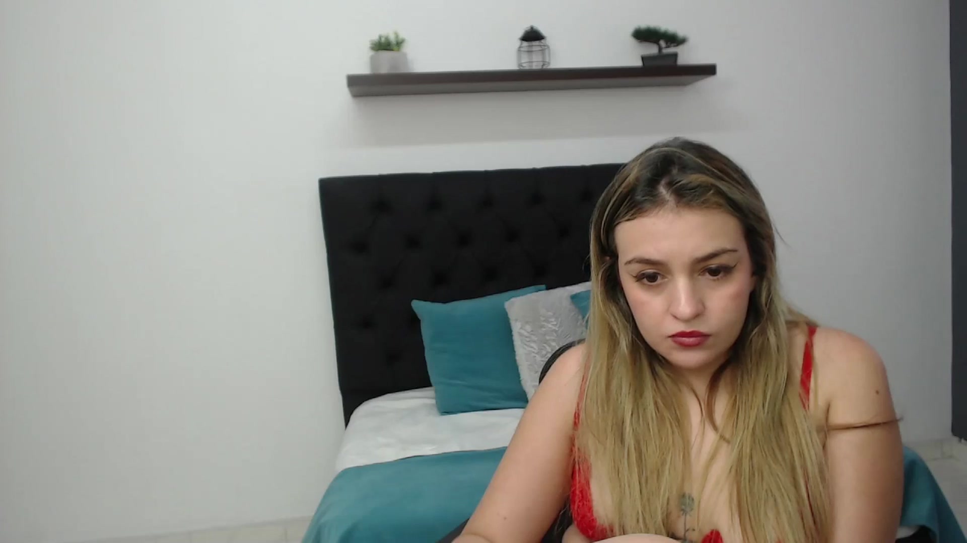 Gallery image thumbnail from CamilleDucan's myfreecams stream on, 02/13/2025, 19:04 image 10 of 20
