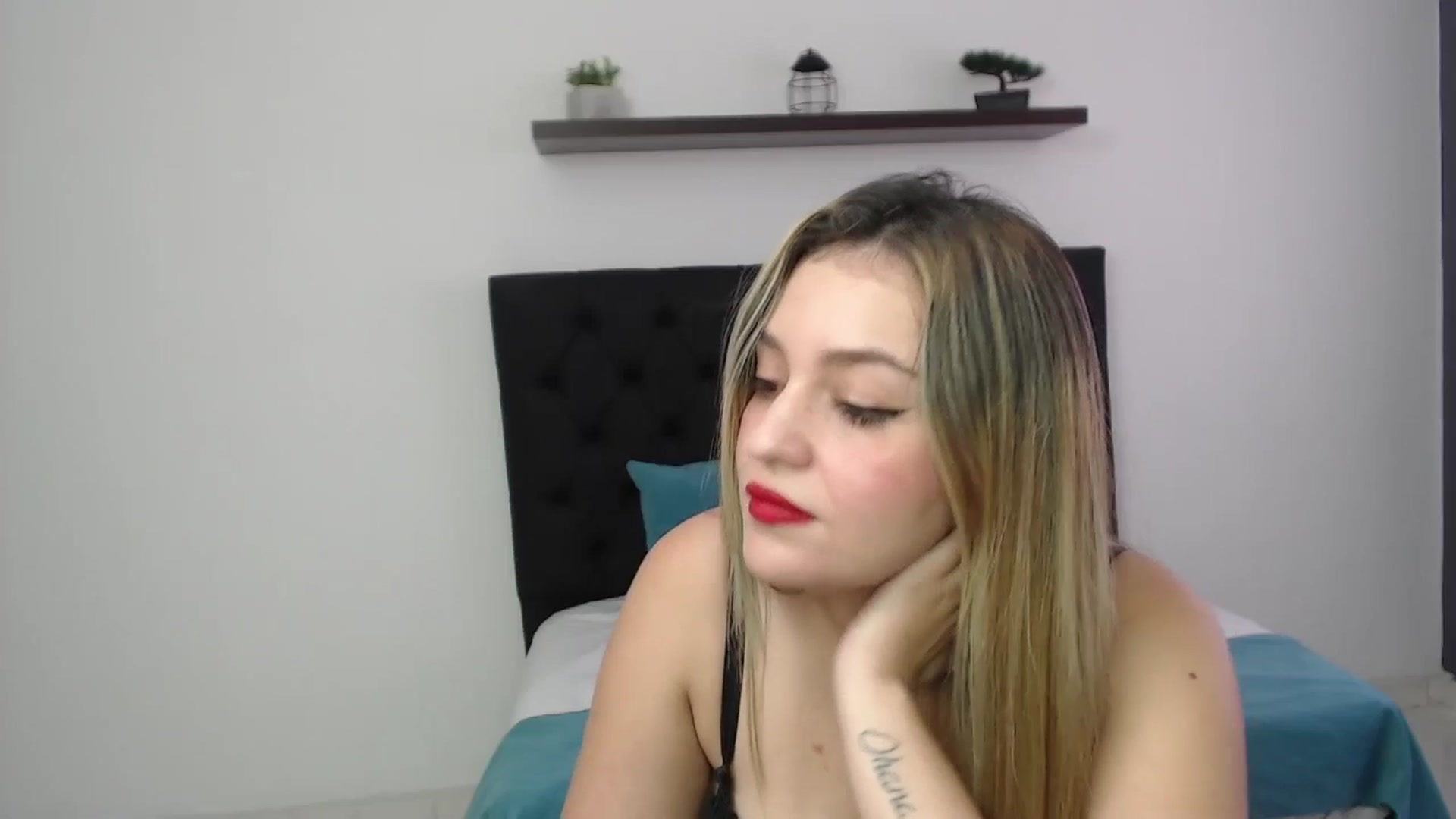 Gallery image thumbnail from CamilleDucan's myfreecams stream on, 02/14/2025, 14:00 image 18 of 20