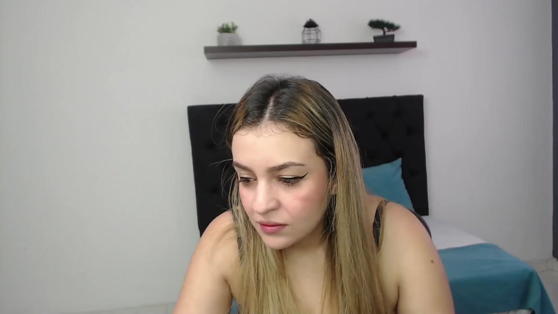 Gallery image thumbnail from CamilleDucan's myfreecams stream on, 02/14/2025, 14:00 image 10 of 20