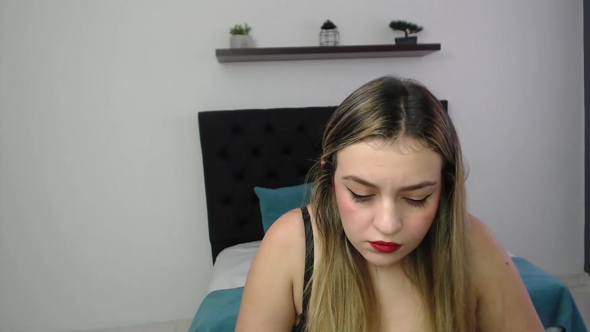 Gallery image thumbnail from CamilleDucan's myfreecams stream on, 02/14/2025, 14:22 image 3 of 20