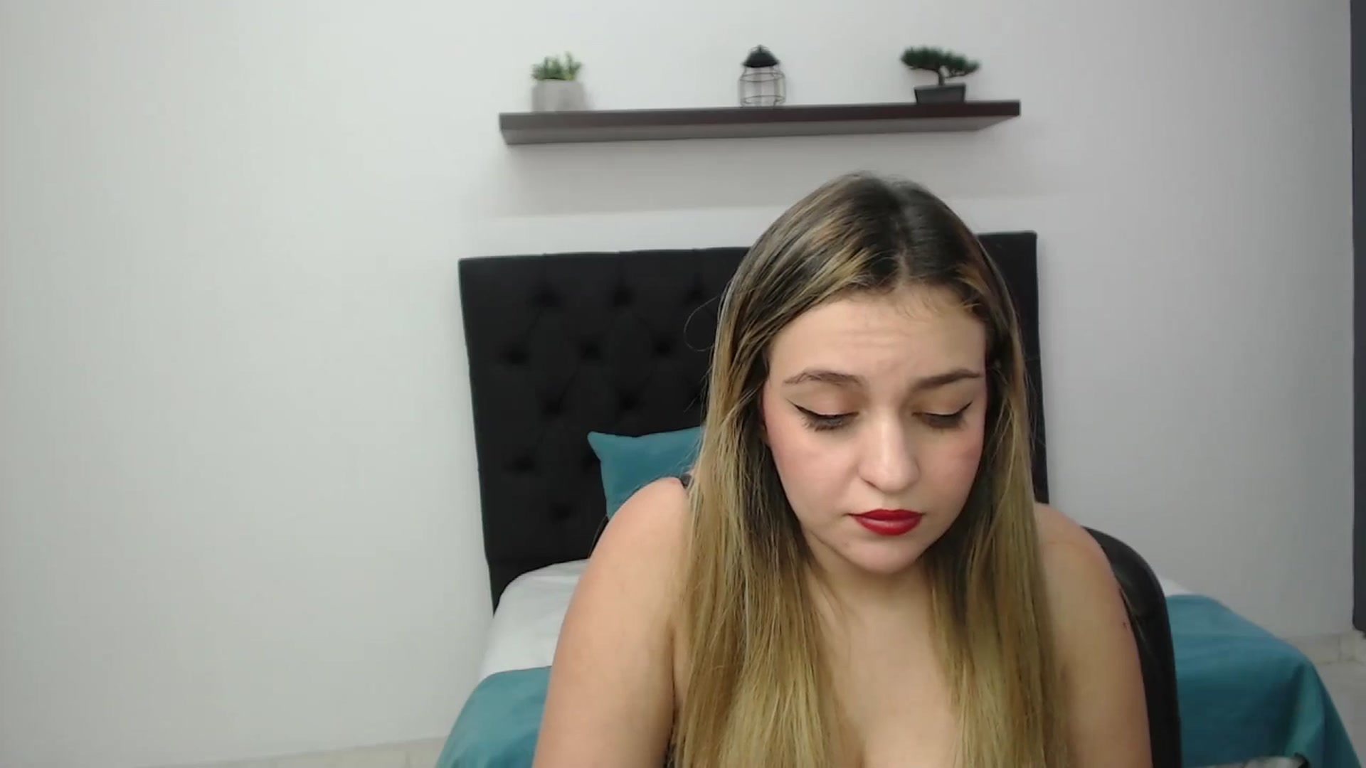 Gallery image thumbnail from CamilleDucan's myfreecams stream on, 02/14/2025, 16:04 image 11 of 20