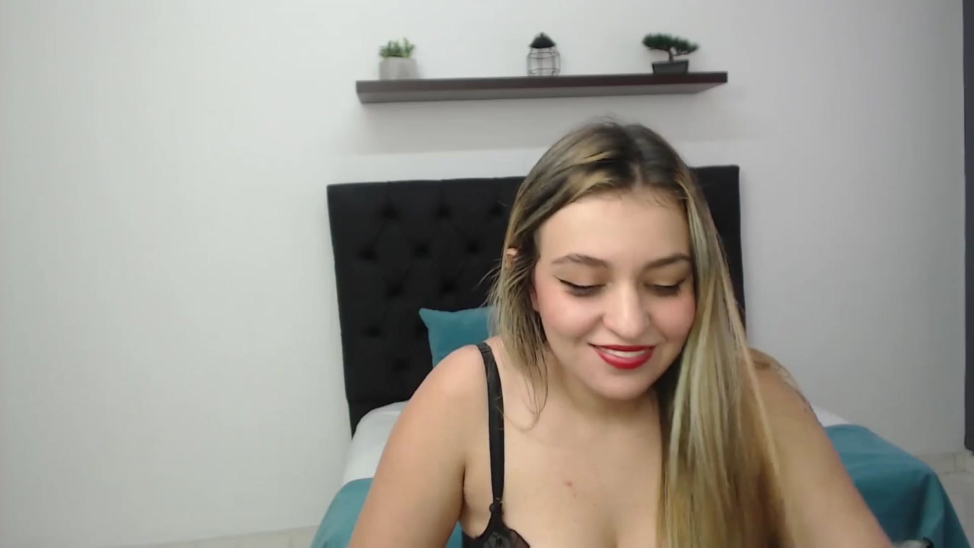 Gallery image thumbnail from CamilleDucan's myfreecams stream on, 02/14/2025, 16:04 image 14 of 20