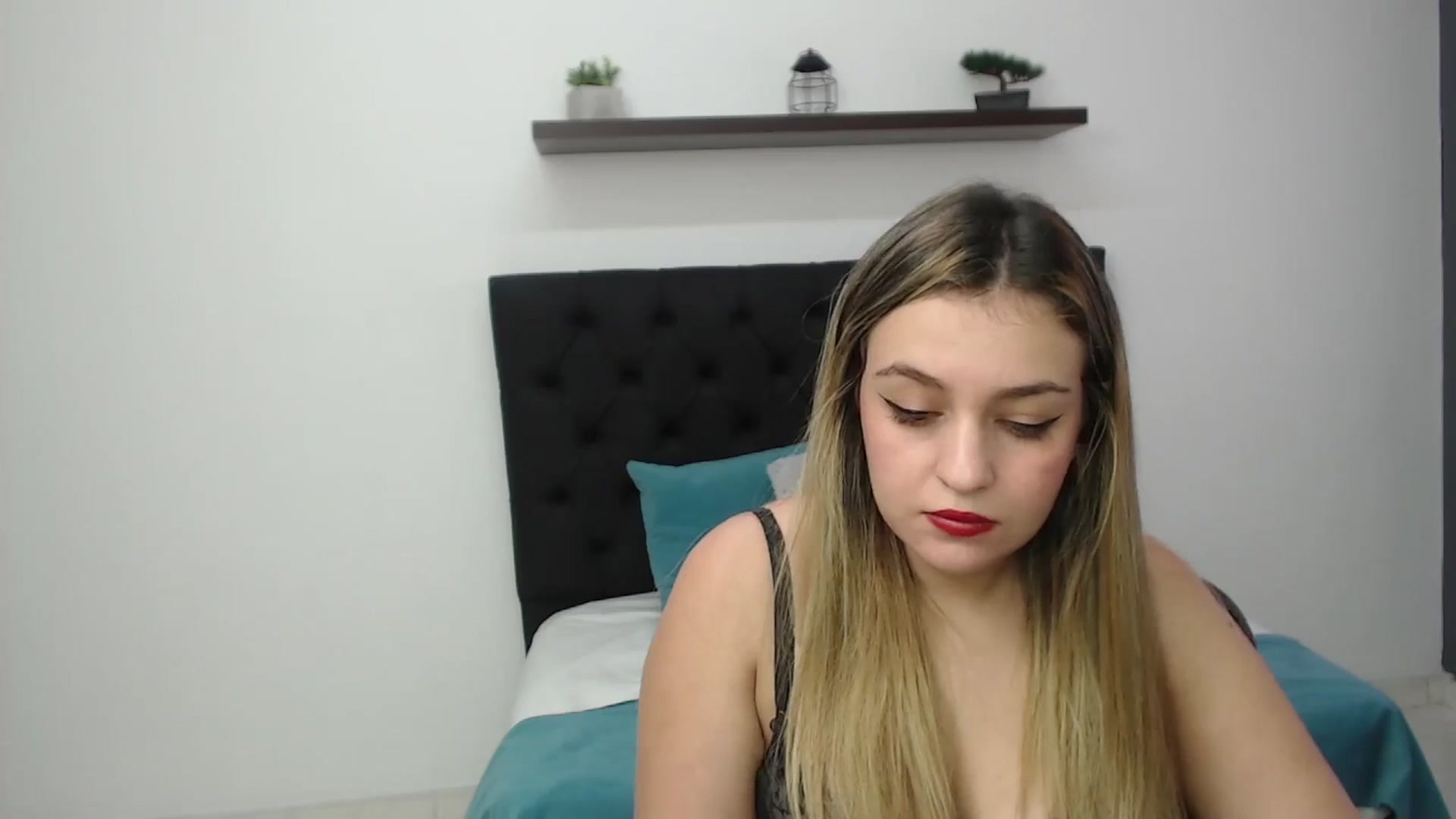 Gallery image thumbnail from CamilleDucan's myfreecams stream on, 02/14/2025, 16:04 image 8 of 20