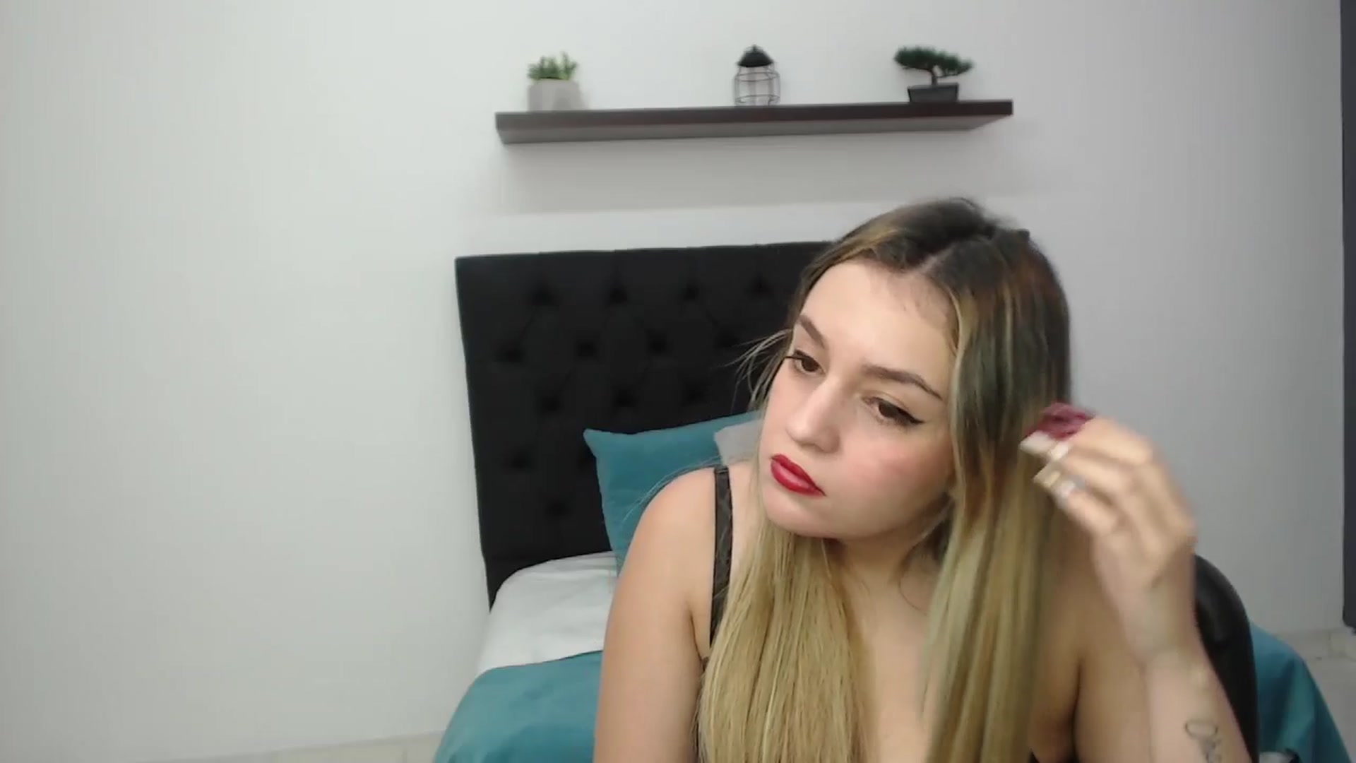 Gallery image thumbnail from CamilleDucan's myfreecams stream on, 02/14/2025, 16:04 image 5 of 20