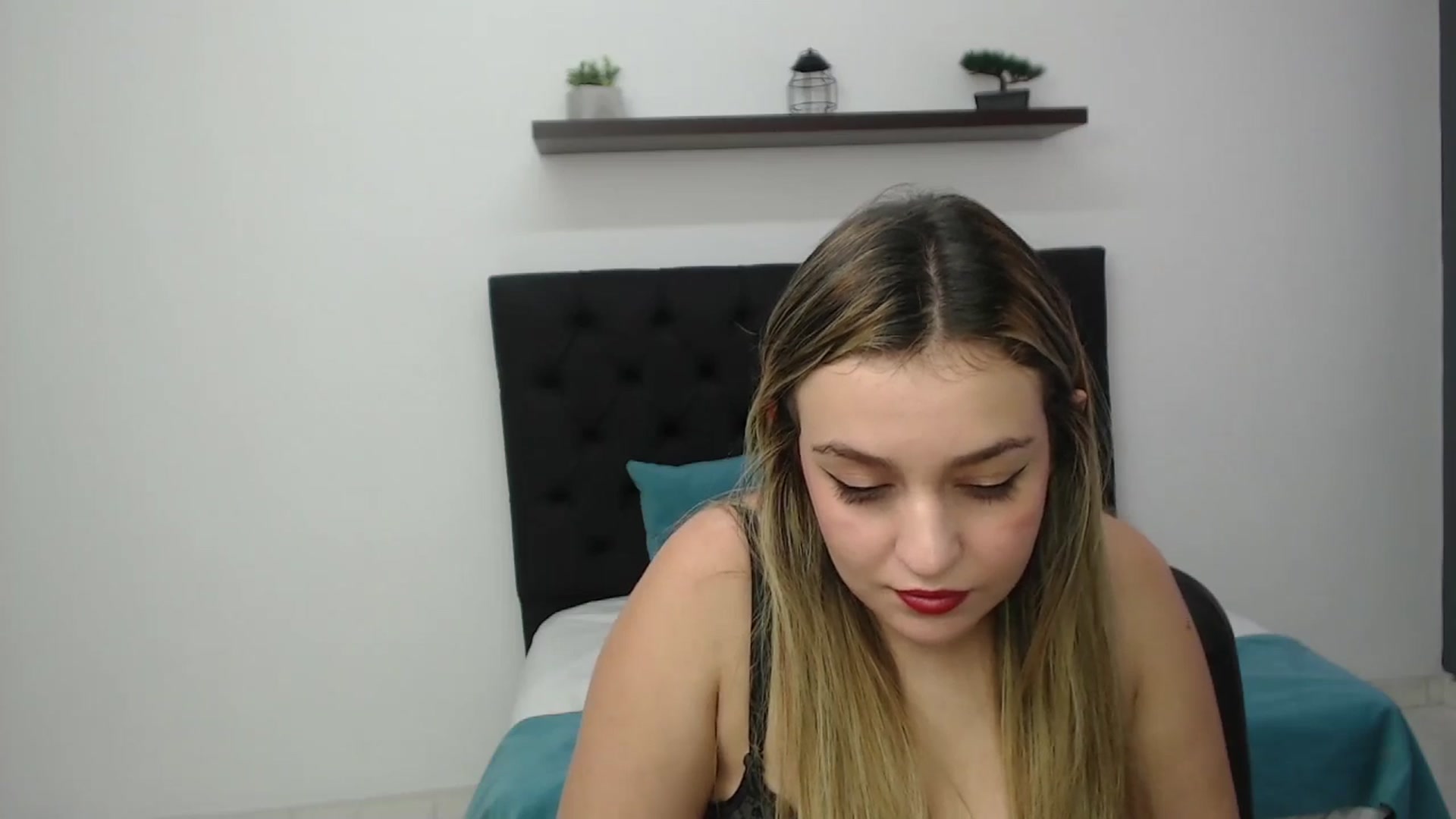 Gallery image thumbnail from CamilleDucan's myfreecams stream on, 02/14/2025, 16:04 image 16 of 20