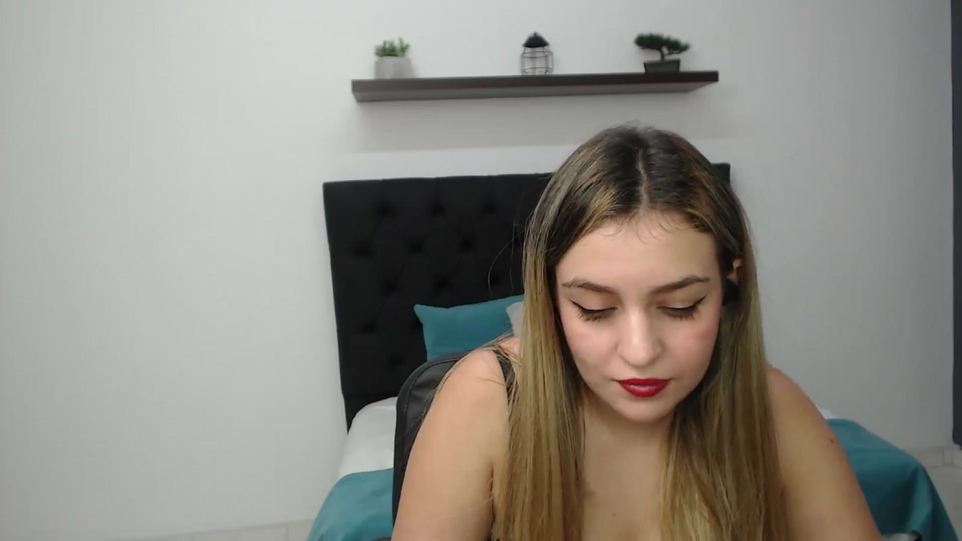 Gallery image thumbnail from CamilleDucan's myfreecams stream on, 02/14/2025, 18:08 image 2 of 20