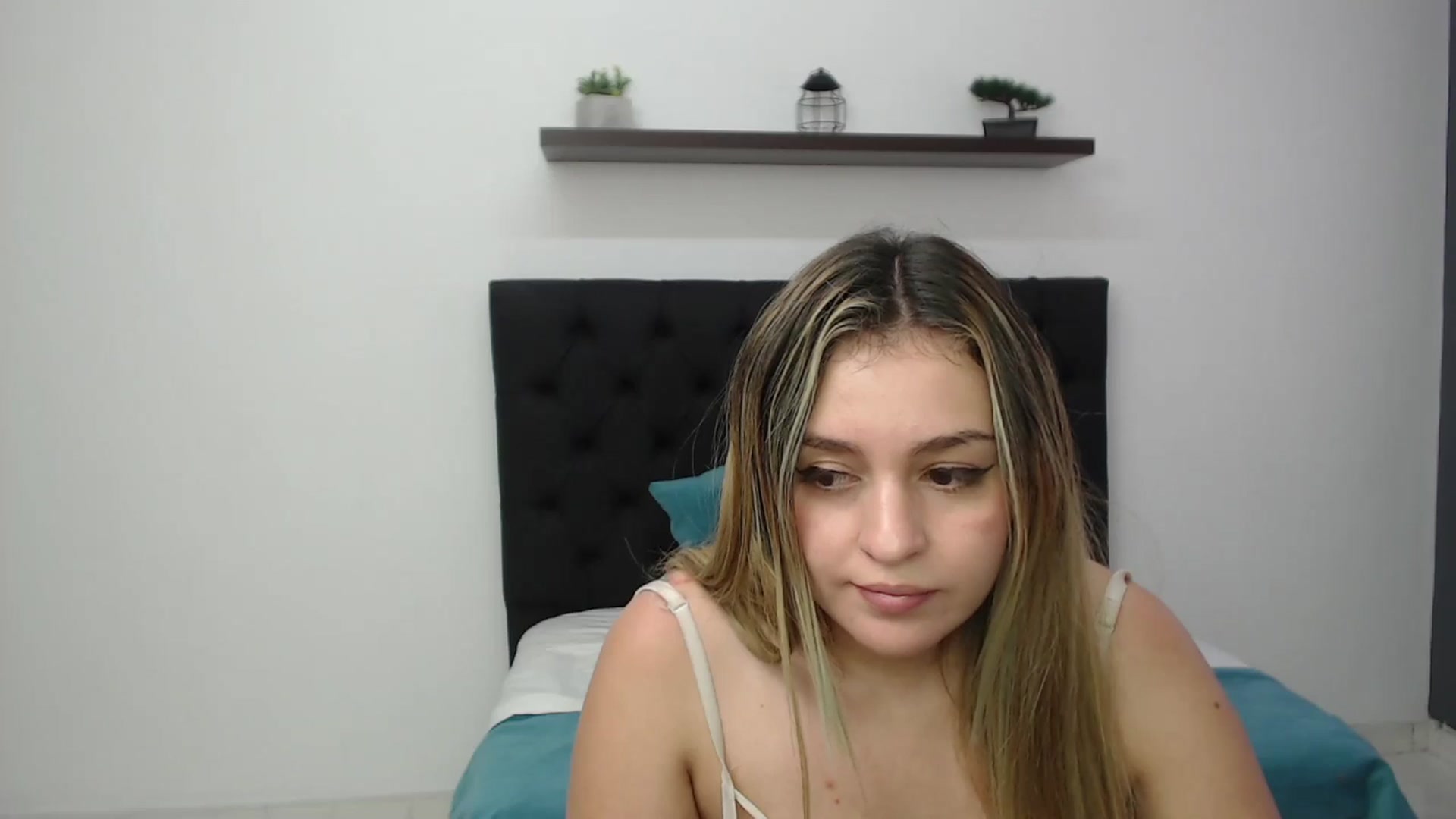 Gallery image thumbnail from CamilleDucan's myfreecams stream on, 02/15/2025, 18:28 image 18 of 20