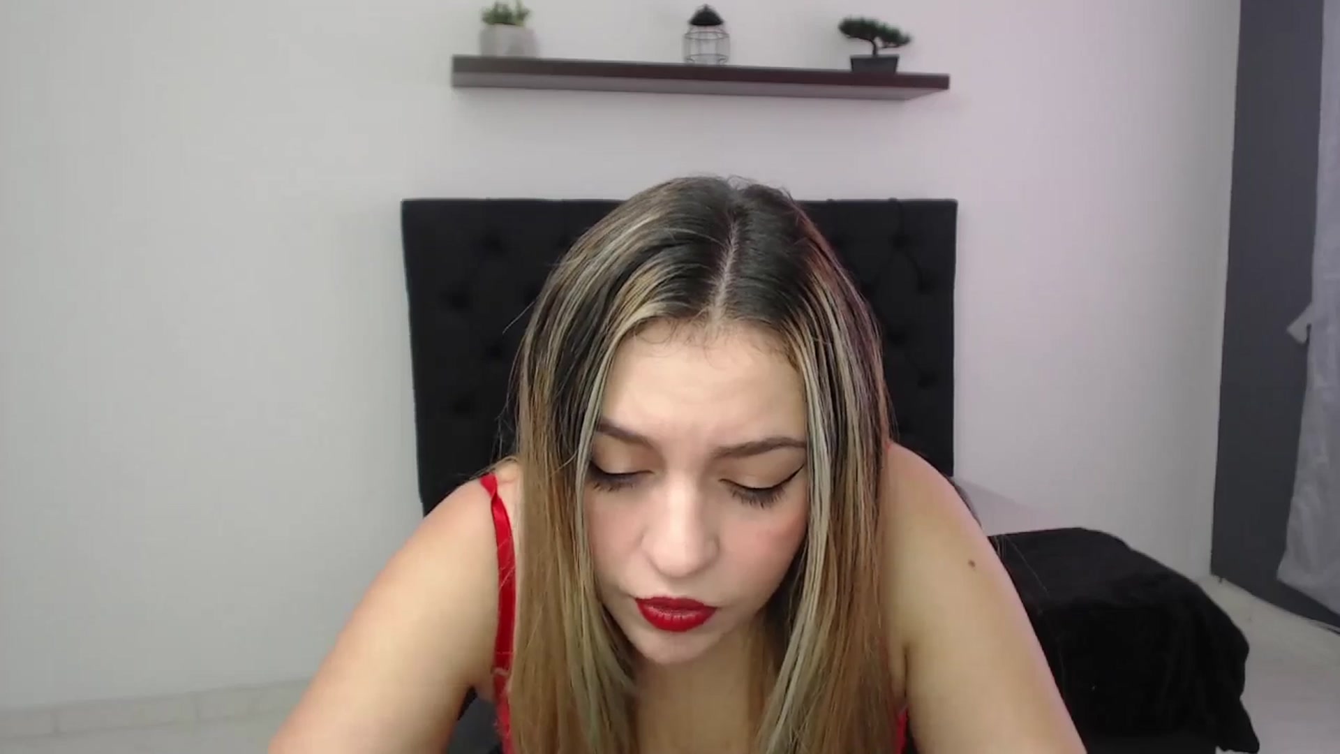 Gallery image thumbnail from CamilleDucan's myfreecams stream on, 02/18/2025, 13:37 image 19 of 20