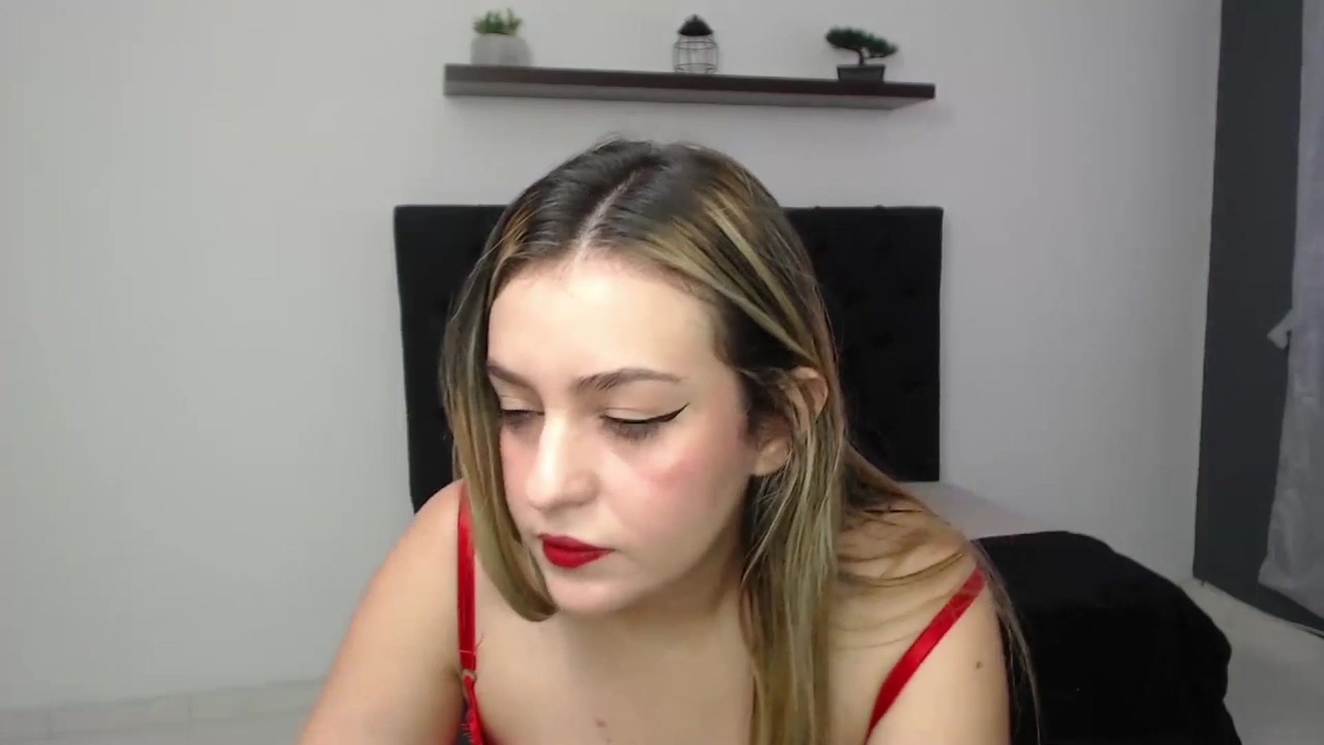 Gallery image thumbnail from CamilleDucan's myfreecams stream on, 02/18/2025, 14:26 image 18 of 20
