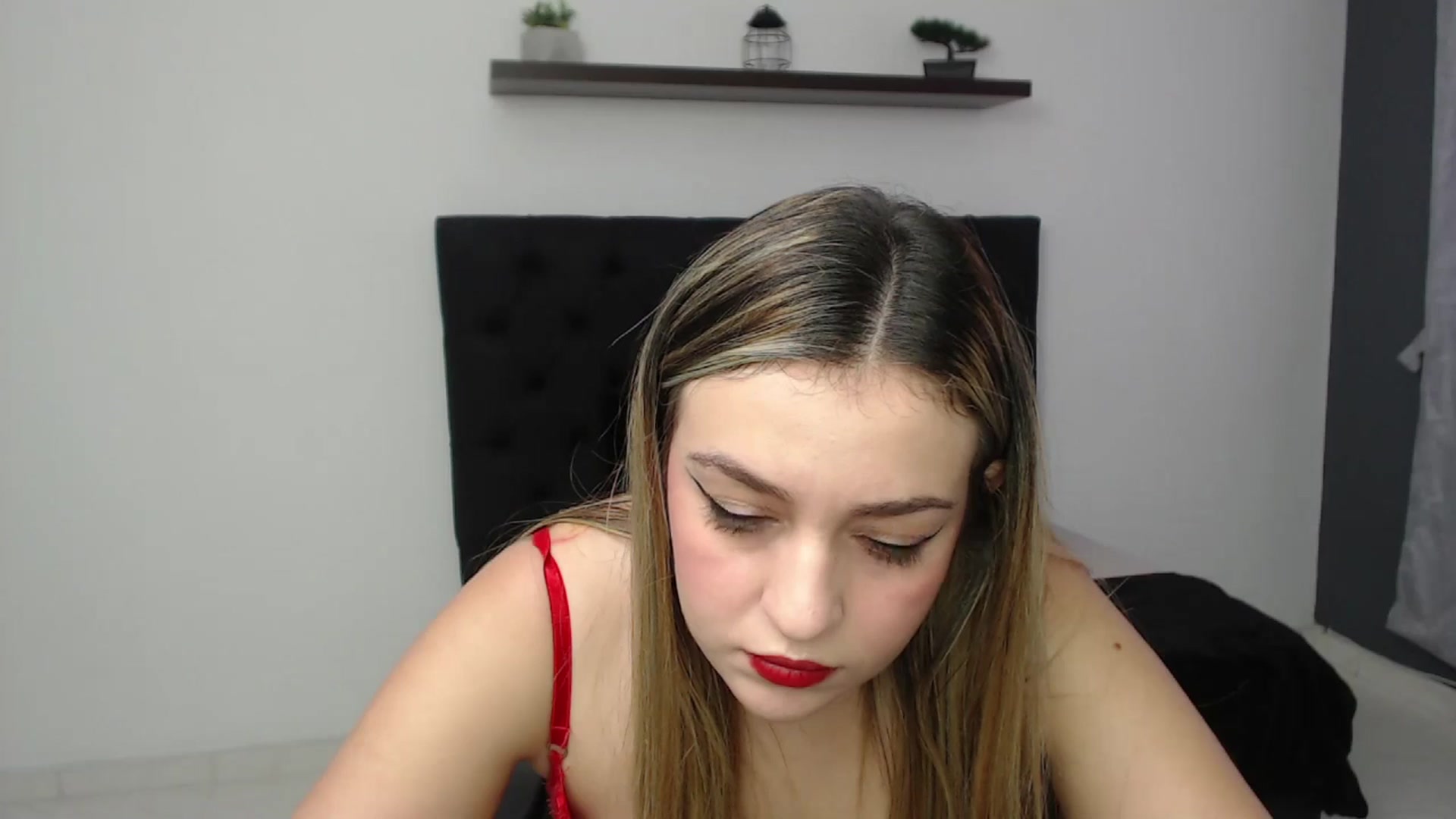 Gallery image thumbnail from CamilleDucan's myfreecams stream on, 02/18/2025, 14:26 image 6 of 20