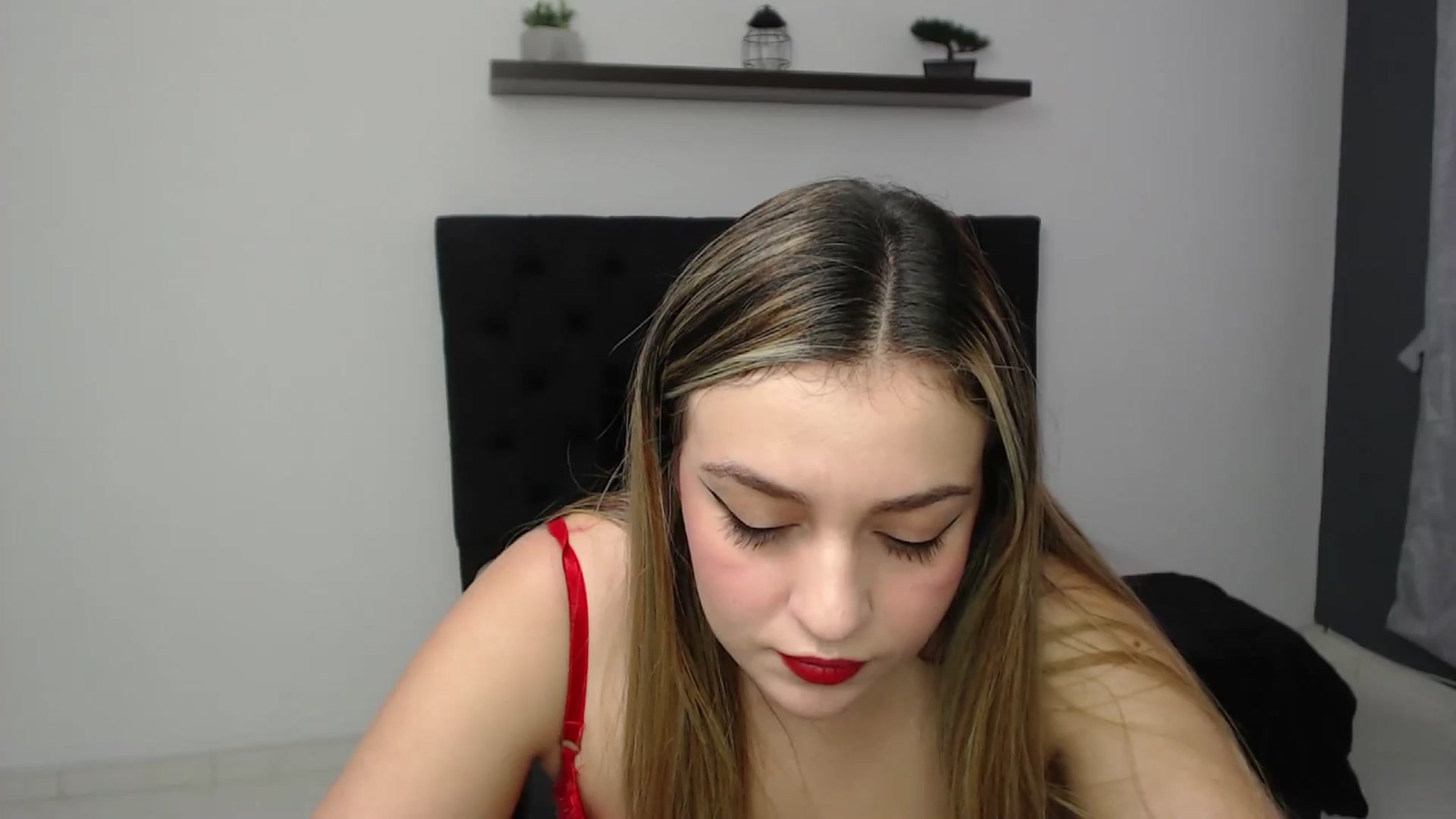 Gallery image thumbnail from CamilleDucan's myfreecams stream on, 02/18/2025, 14:26 image 7 of 20