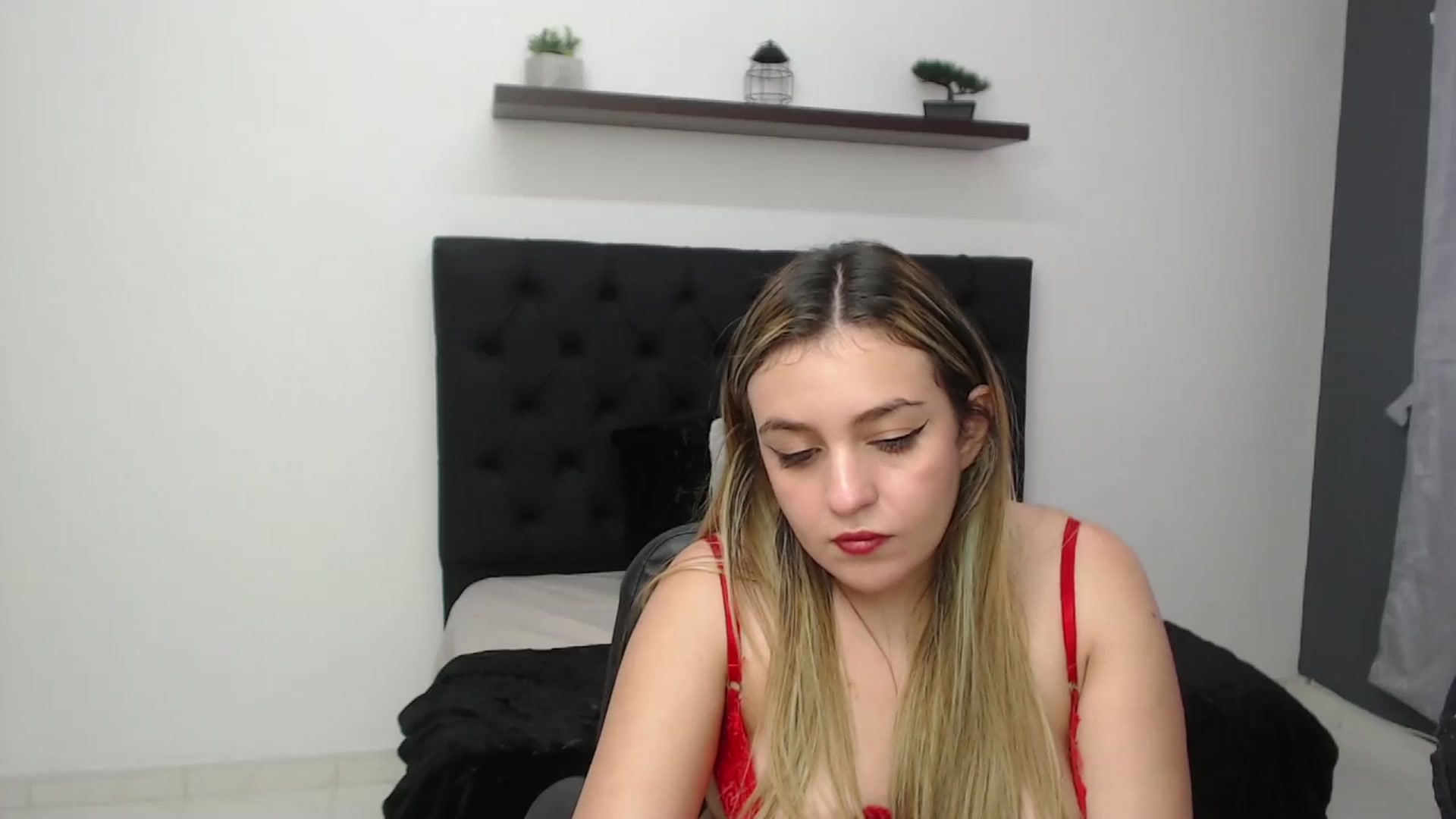 Gallery image thumbnail from CamilleDucan's myfreecams stream on, 02/18/2025, 18:59 image 17 of 20