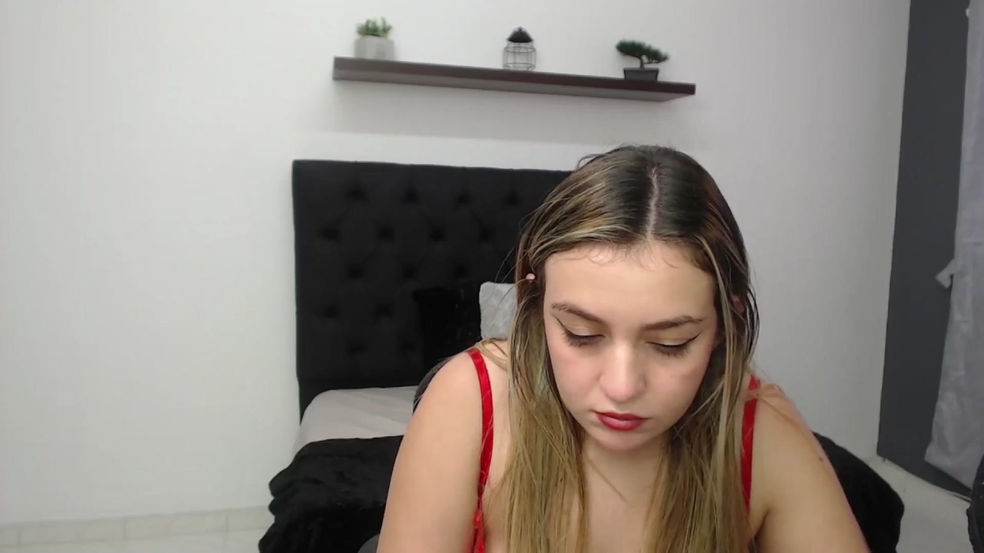 Gallery image thumbnail from CamilleDucan's myfreecams stream on, 02/18/2025, 18:59 image 13 of 20
