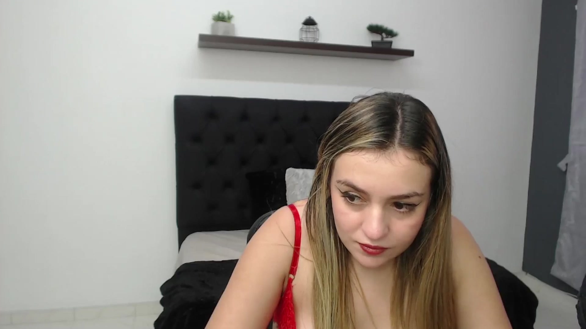 Gallery image thumbnail from CamilleDucan's myfreecams stream on, 02/18/2025, 18:59 image 9 of 20