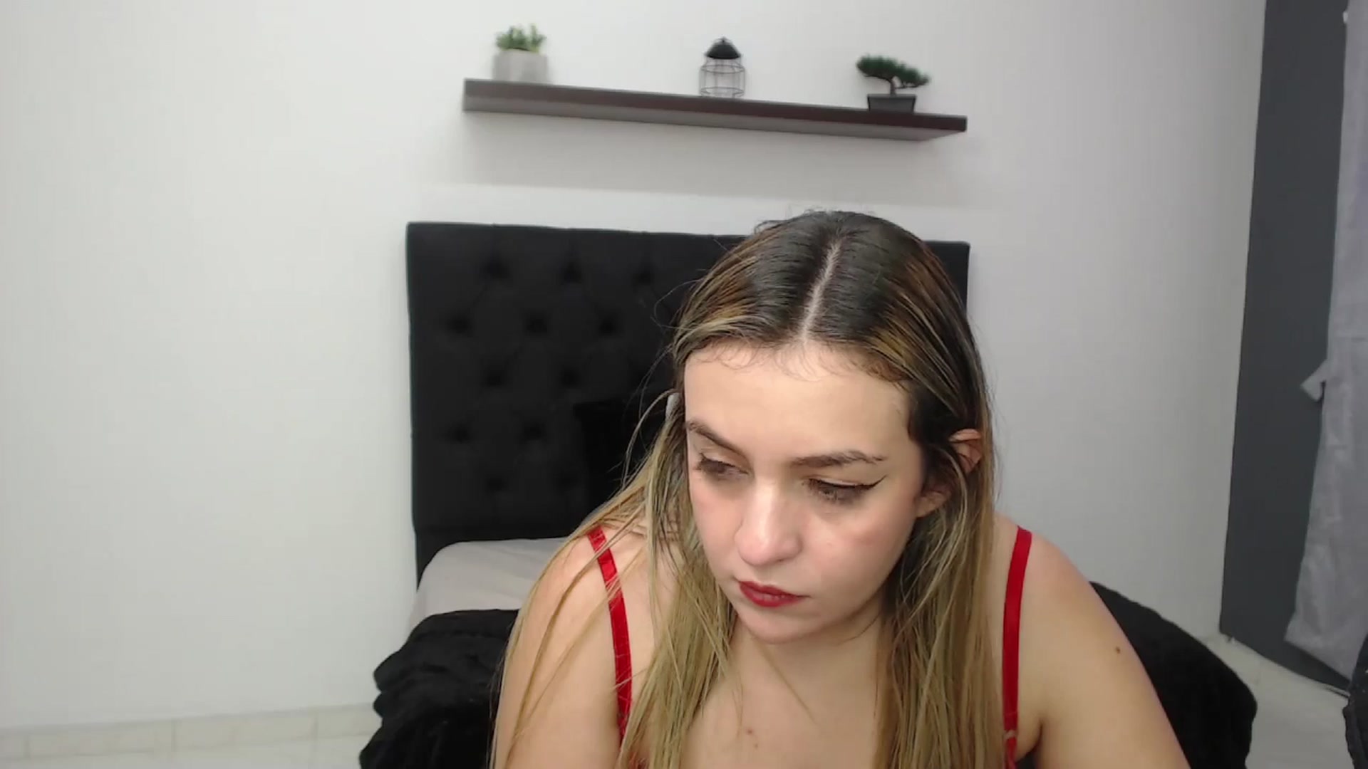 Gallery image thumbnail from CamilleDucan's myfreecams stream on, 02/18/2025, 18:59 image 12 of 20