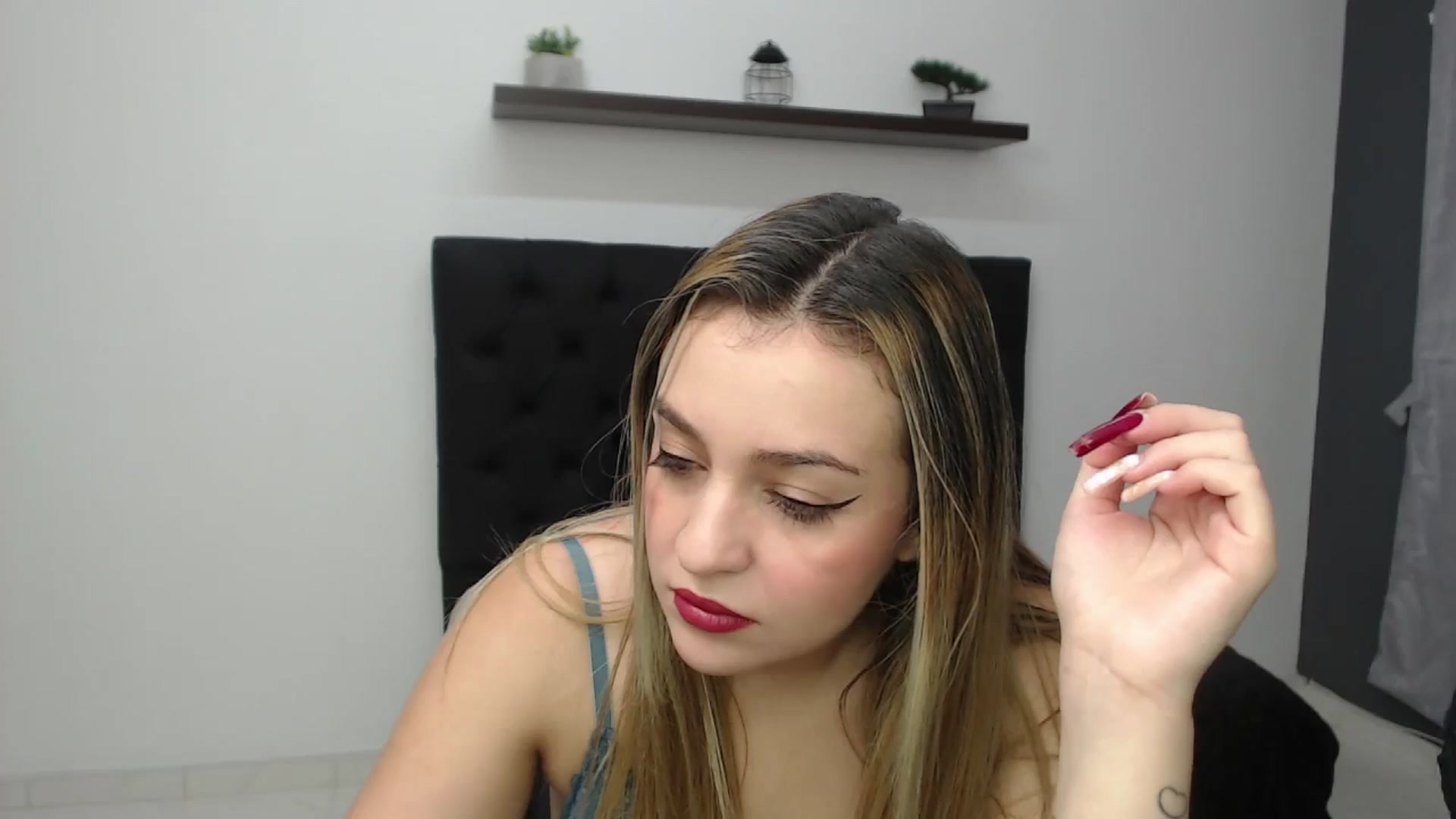 Gallery image thumbnail from CamilleDucan's myfreecams stream on, 02/19/2025, 13:52 image 7 of 20