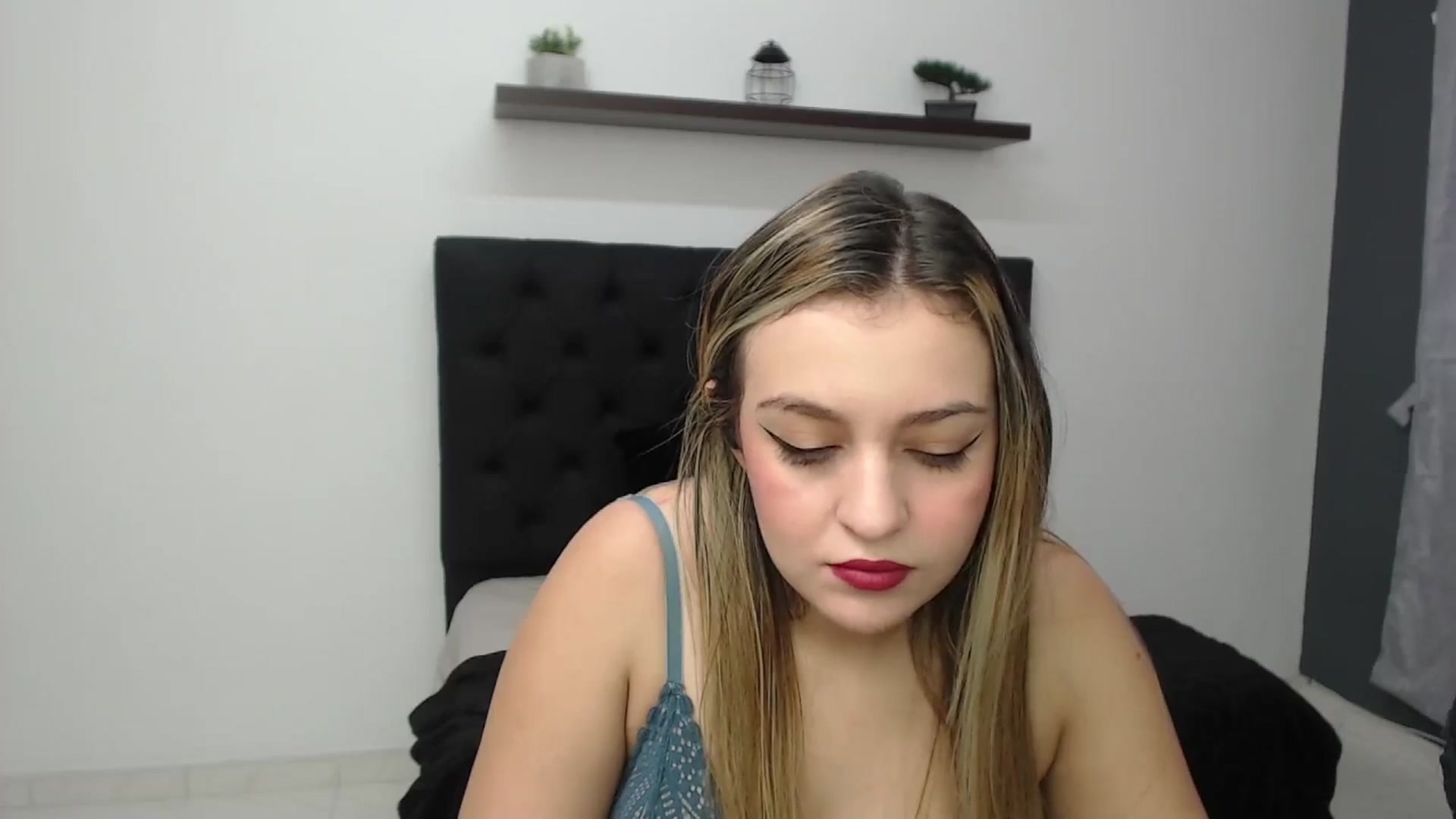Gallery image thumbnail from CamilleDucan's myfreecams stream on, 02/19/2025, 13:52 image 10 of 20