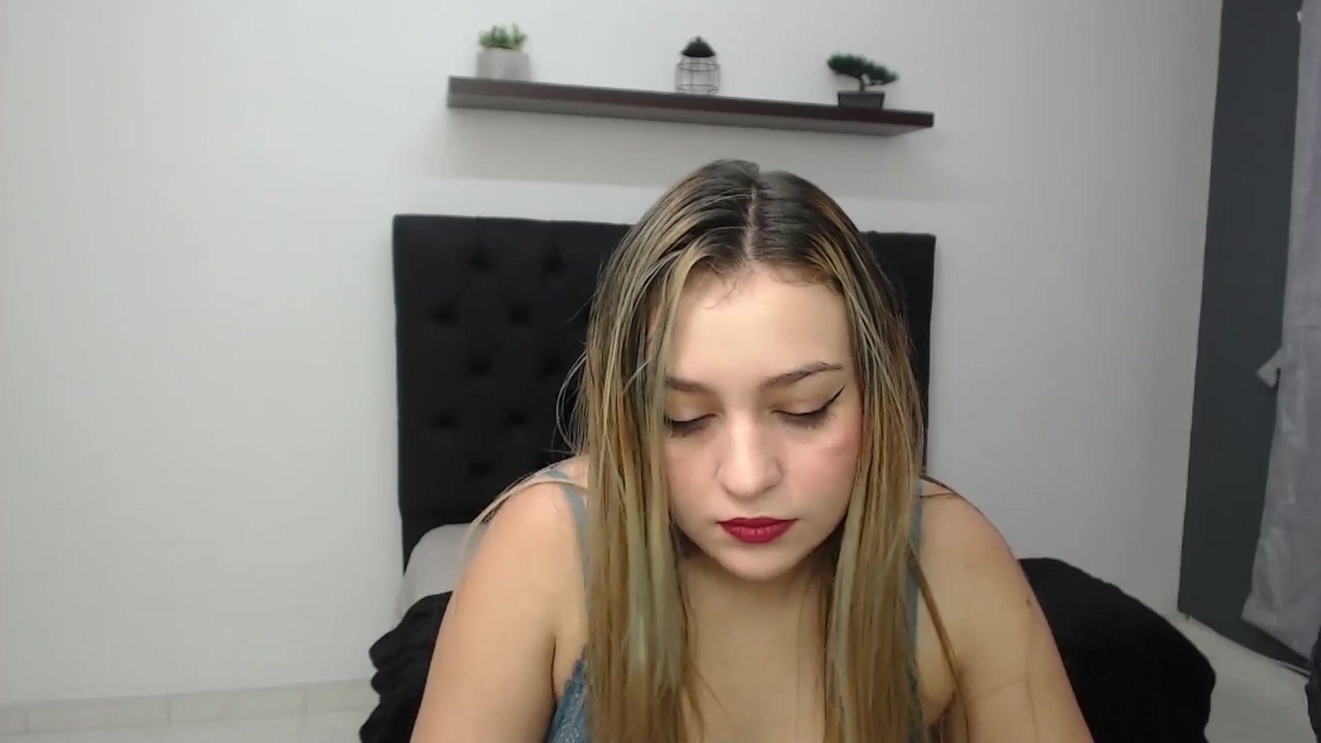 Gallery image thumbnail from CamilleDucan's myfreecams stream on, 02/19/2025, 13:52 image 8 of 20