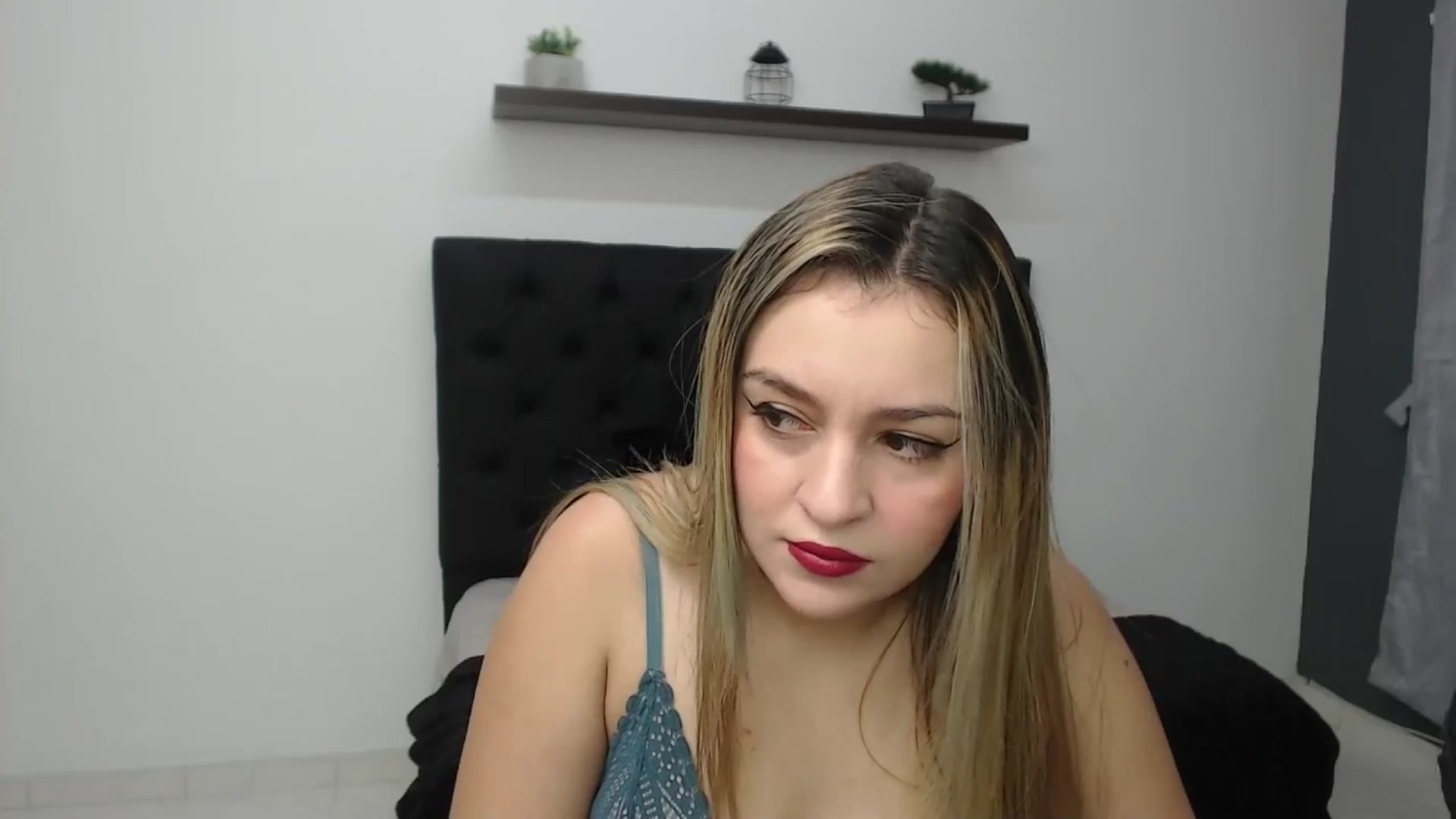 Gallery image thumbnail from CamilleDucan's myfreecams stream on, 02/19/2025, 13:52 image 2 of 20