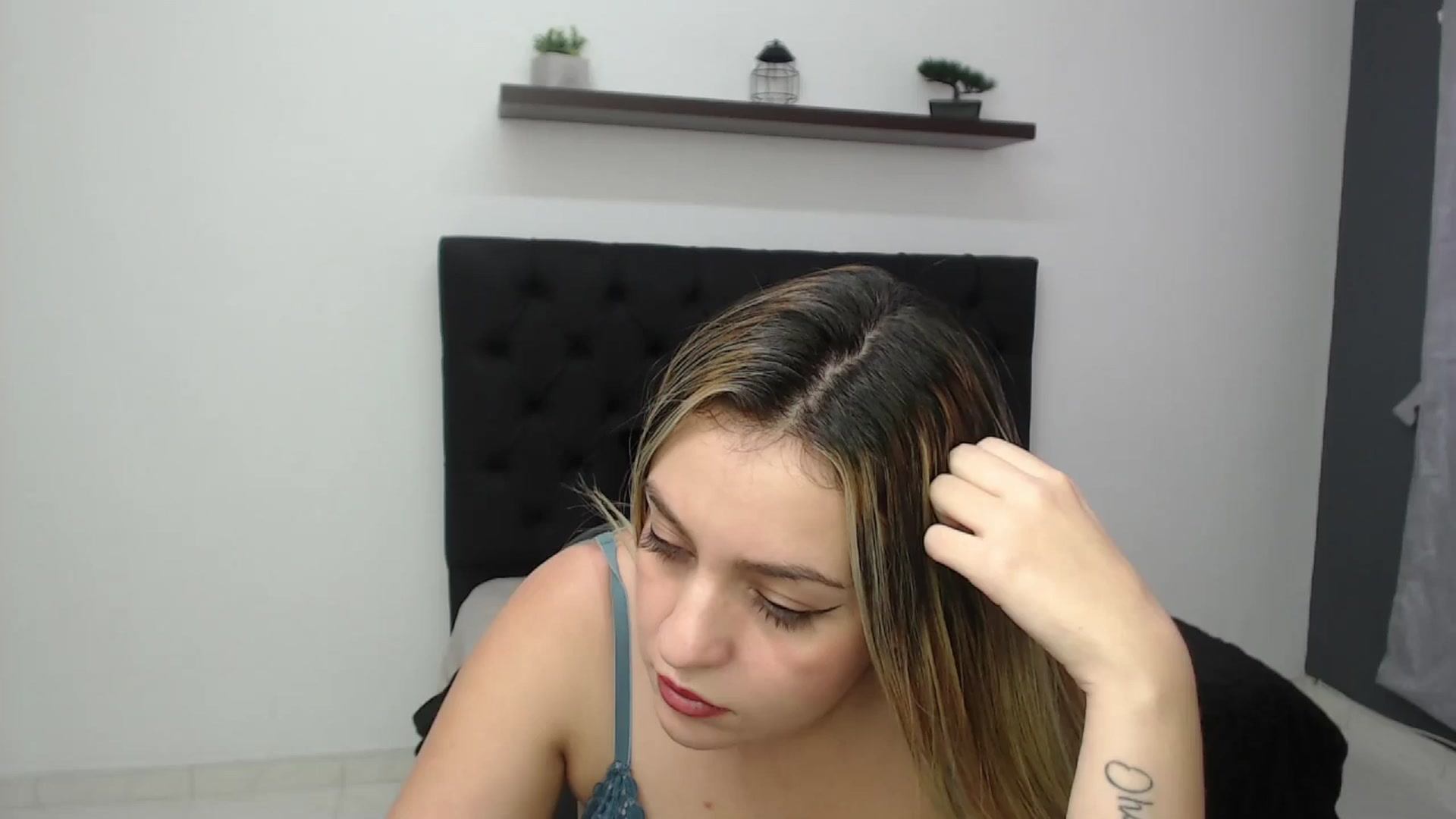 Gallery image thumbnail from CamilleDucan's myfreecams stream on, 02/19/2025, 17:34 image 1 of 20