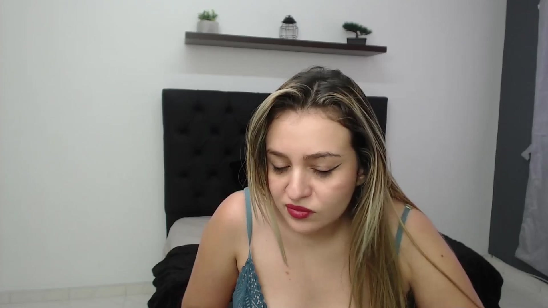 Gallery image thumbnail from CamilleDucan's myfreecams stream on, 02/19/2025, 19:06 image 15 of 20