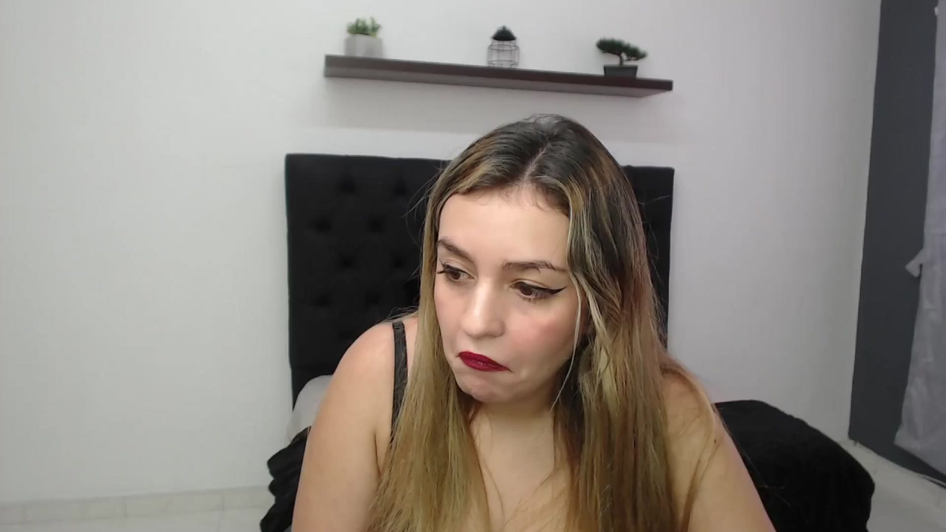 Gallery image thumbnail from CamilleDucan's myfreecams stream on, 02/20/2025, 15:22 image 15 of 20