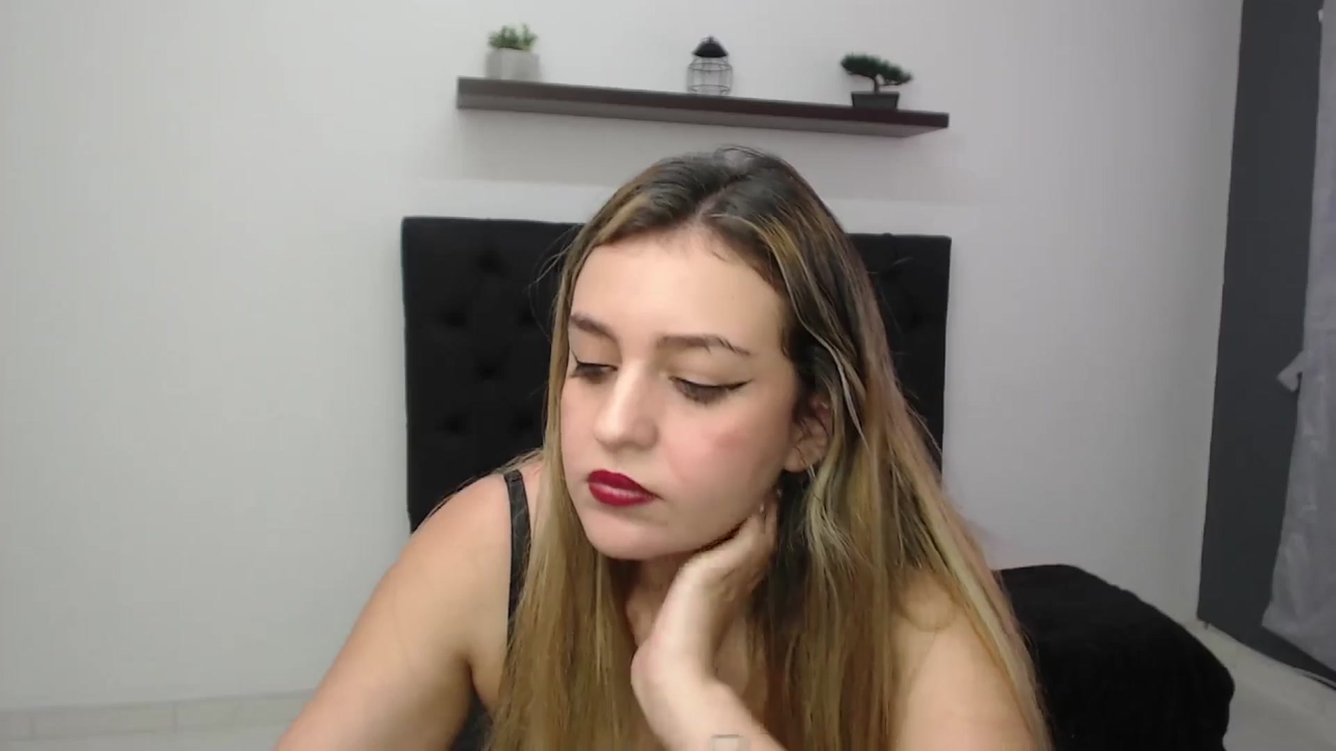Gallery image thumbnail from CamilleDucan's myfreecams stream on, 02/20/2025, 15:22 image 8 of 20