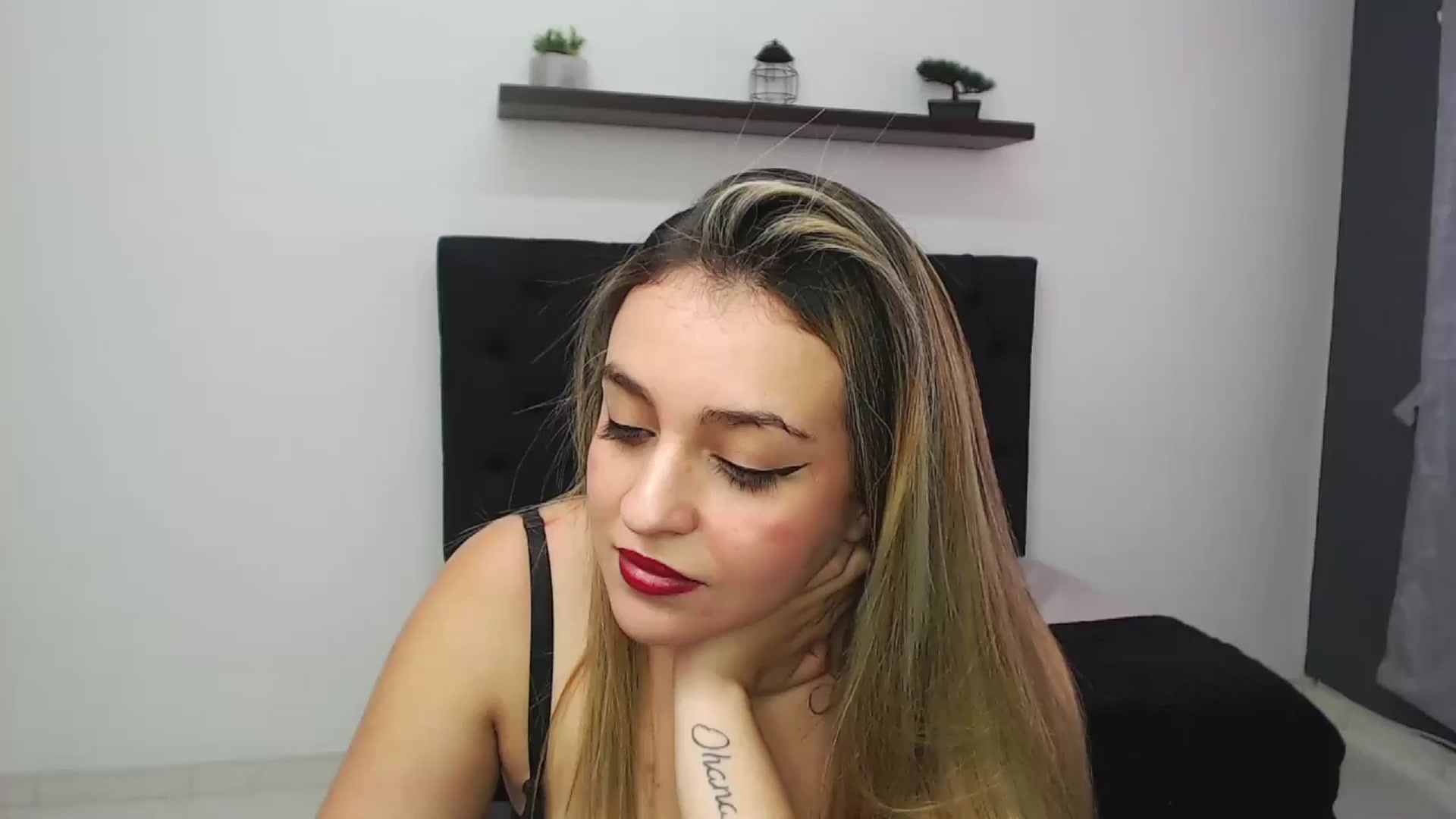 Gallery image thumbnail from CamilleDucan's myfreecams stream on, 02/20/2025, 16:08 image 2 of 20