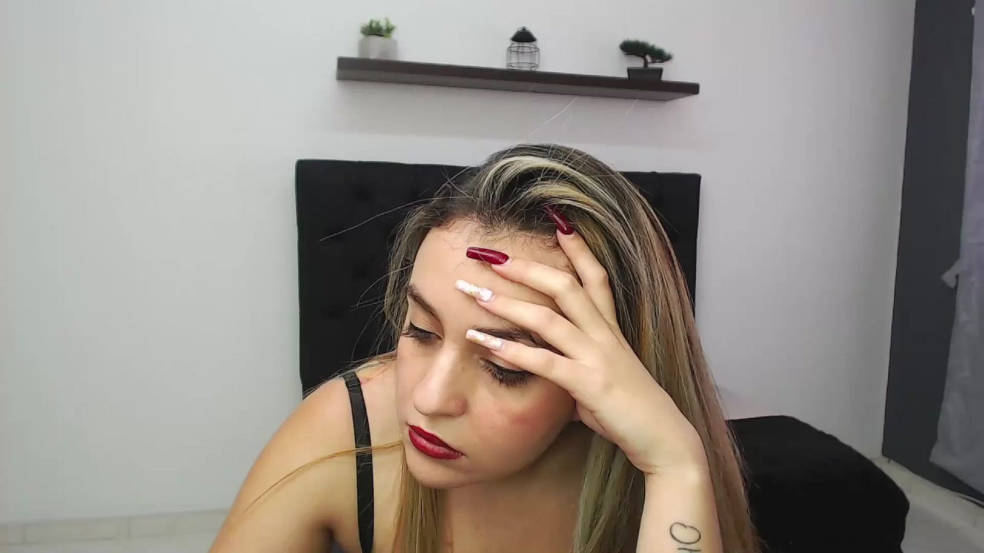 Gallery image thumbnail from CamilleDucan's myfreecams stream on, 02/20/2025, 16:08 image 1 of 20