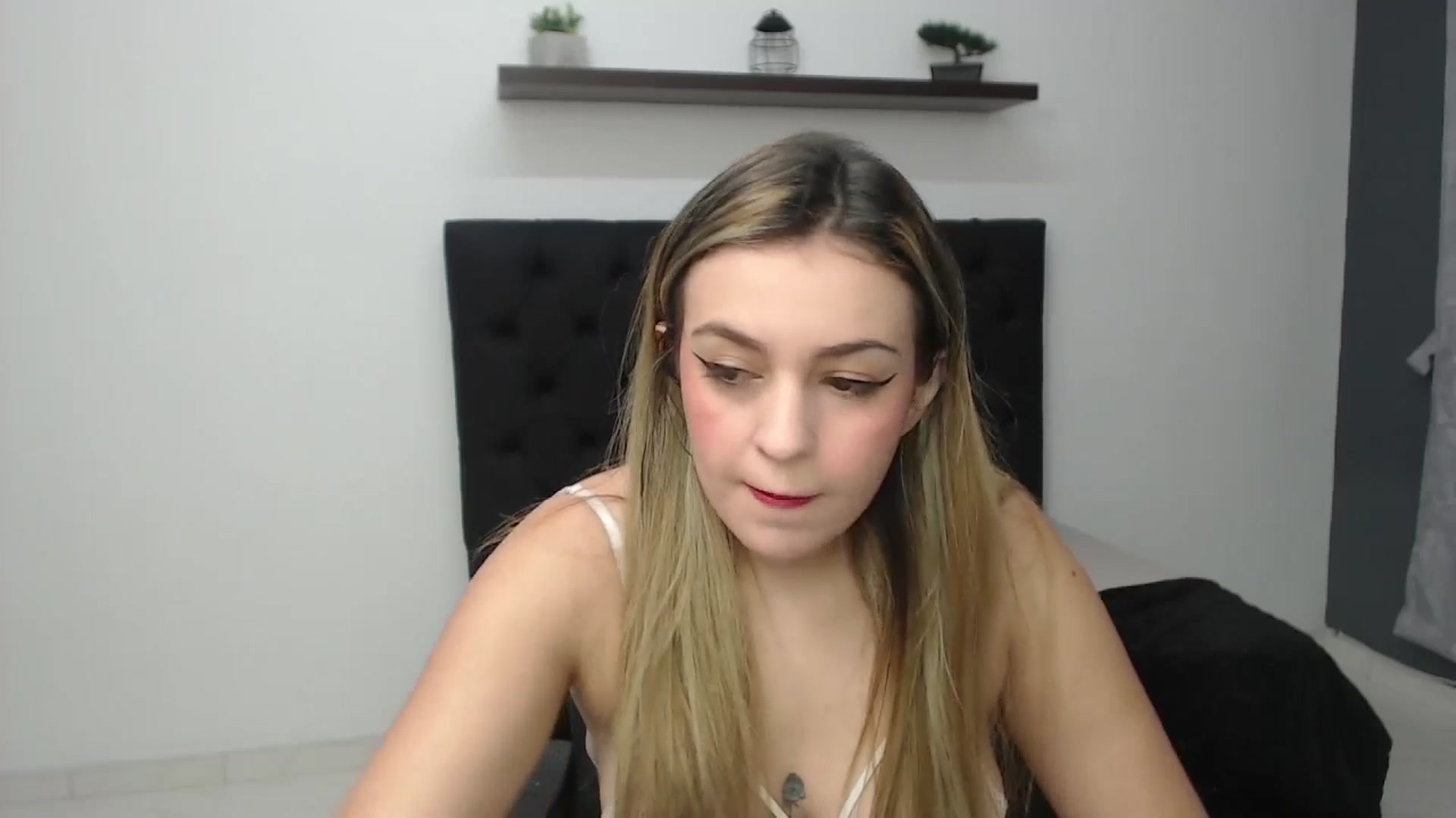 Gallery image thumbnail from CamilleDucan's myfreecams stream on, 02/21/2025, 13:30 image 6 of 20
