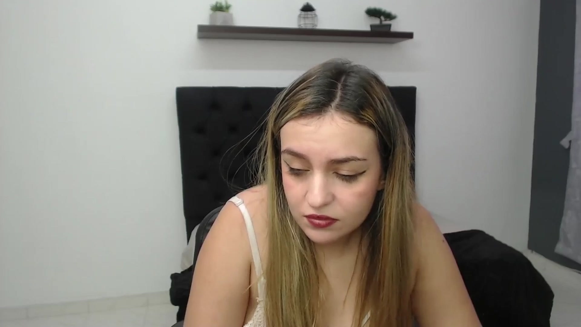 Gallery image thumbnail from CamilleDucan's myfreecams stream on, 02/21/2025, 16:58 image 5 of 20