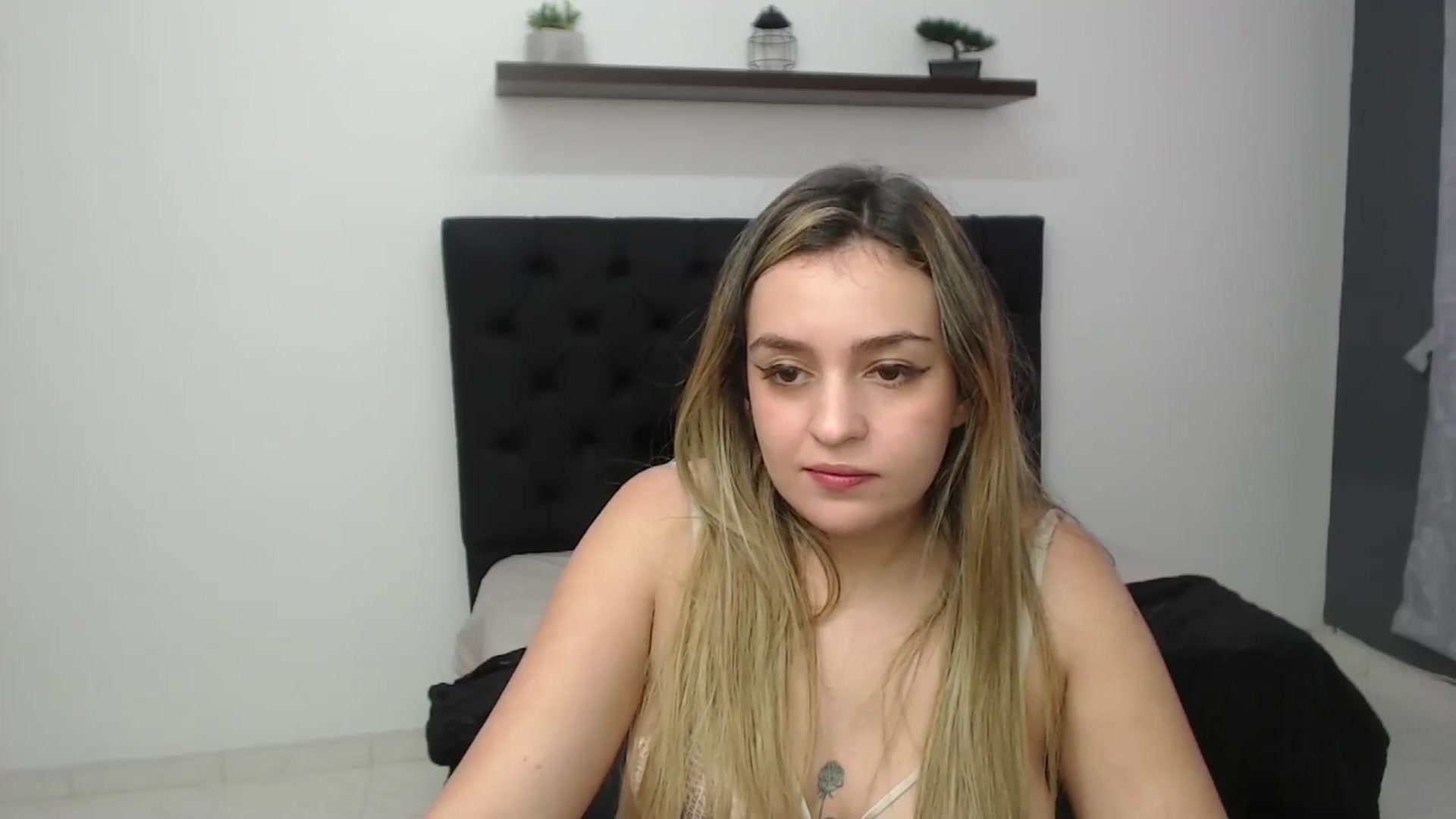 Gallery image thumbnail from CamilleDucan's myfreecams stream on, 02/21/2025, 18:14 image 9 of 20