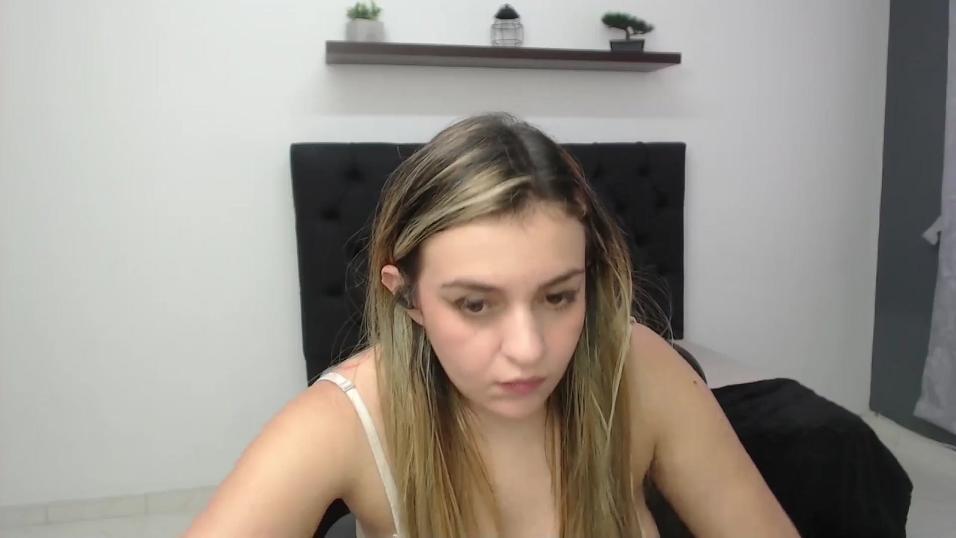 Gallery image thumbnail from CamilleDucan's myfreecams stream on, 02/21/2025, 18:14 image 15 of 20