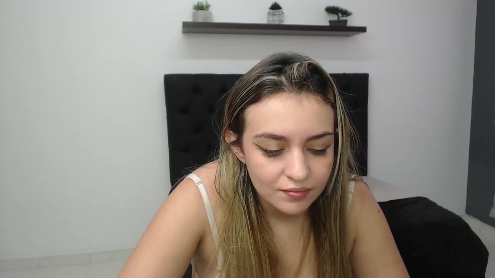 Gallery image thumbnail from CamilleDucan's myfreecams stream on, 02/21/2025, 18:49 image 13 of 20