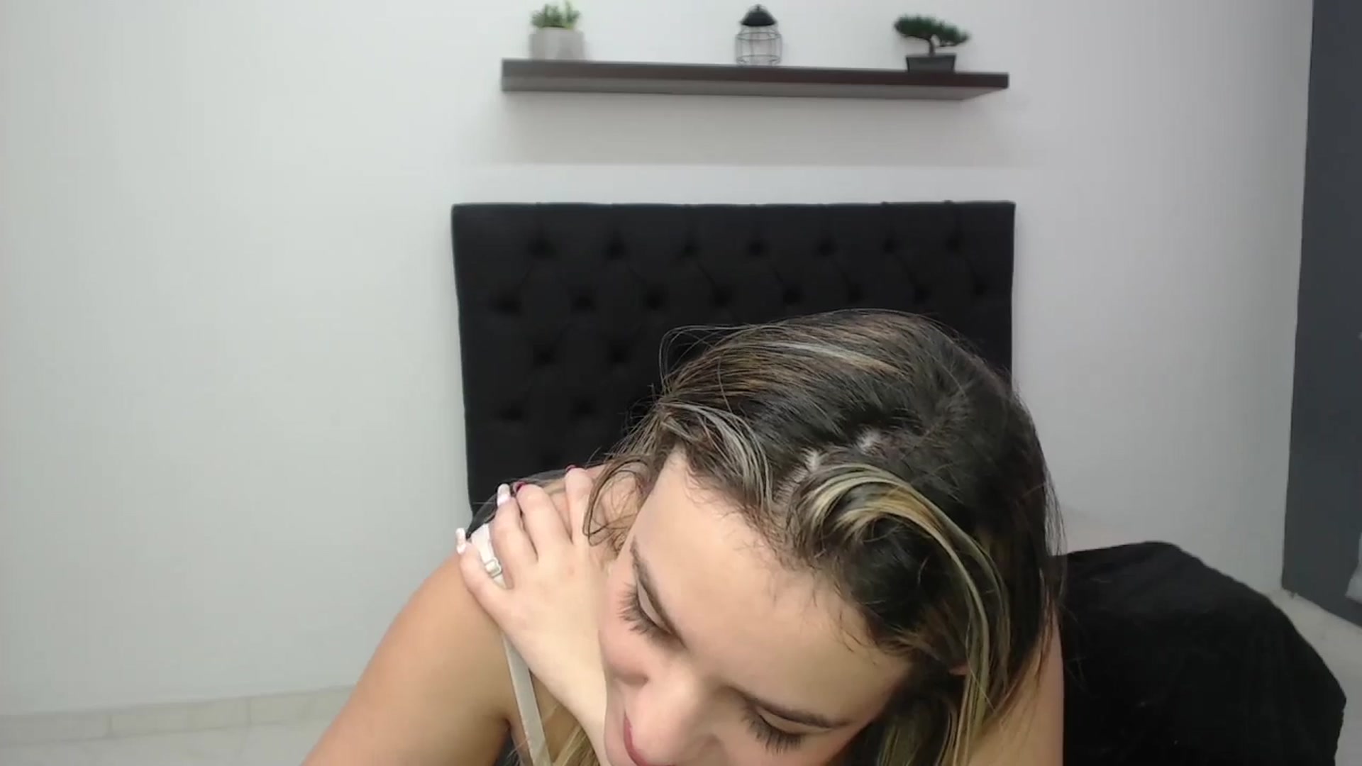 Gallery image thumbnail from CamilleDucan's myfreecams stream on, 02/21/2025, 18:49 image 12 of 20