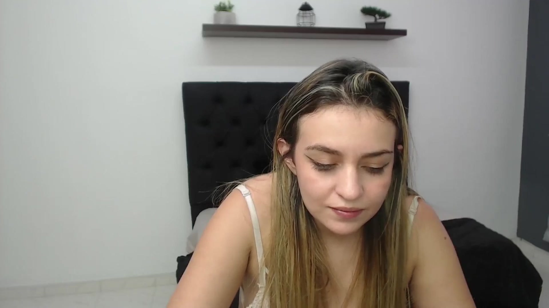 Gallery image thumbnail from CamilleDucan's myfreecams stream on, 02/21/2025, 18:49 image 10 of 20