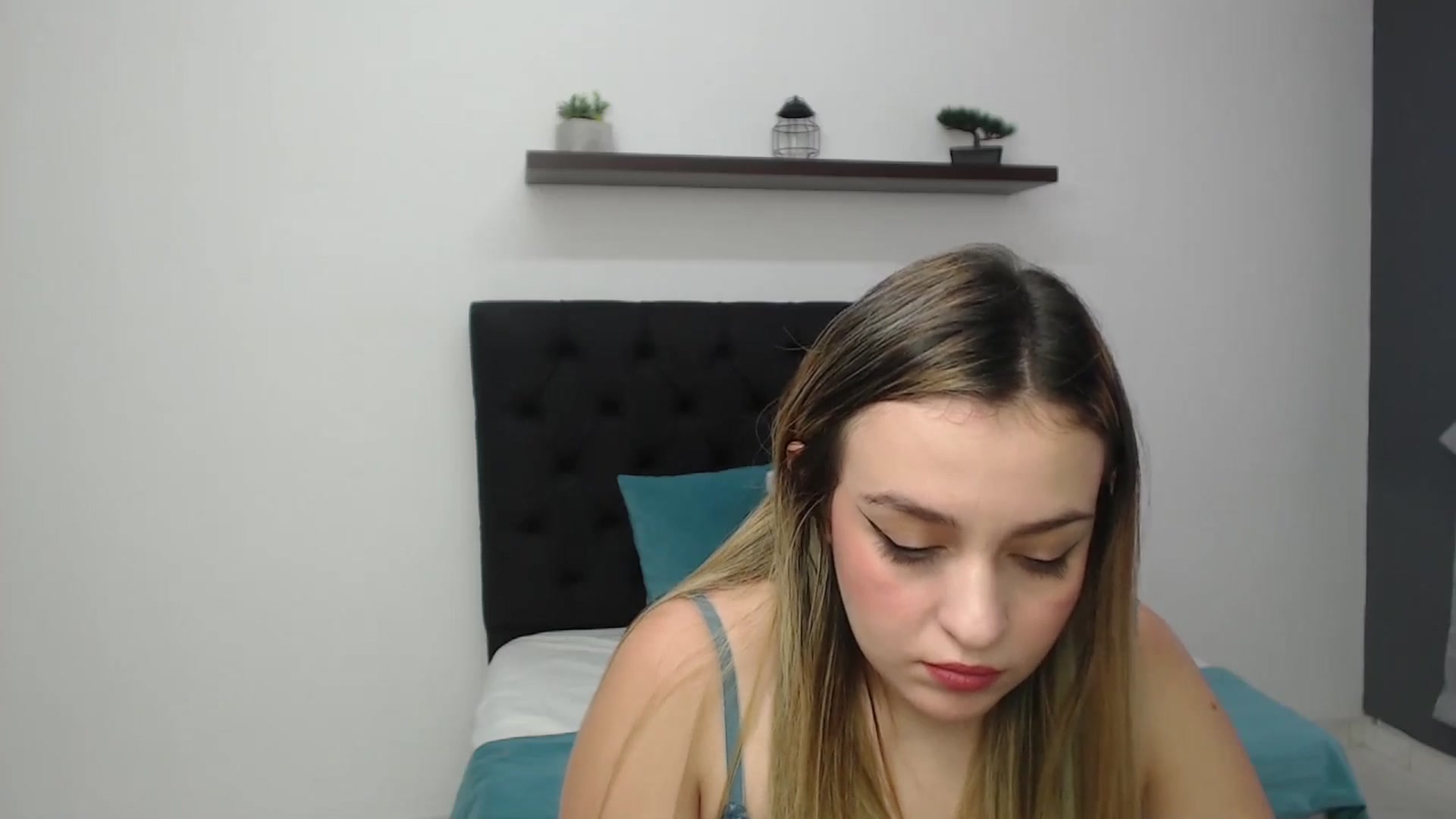Gallery image thumbnail from CamilleDucan's myfreecams stream on, 02/24/2025, 15:29 image 16 of 20