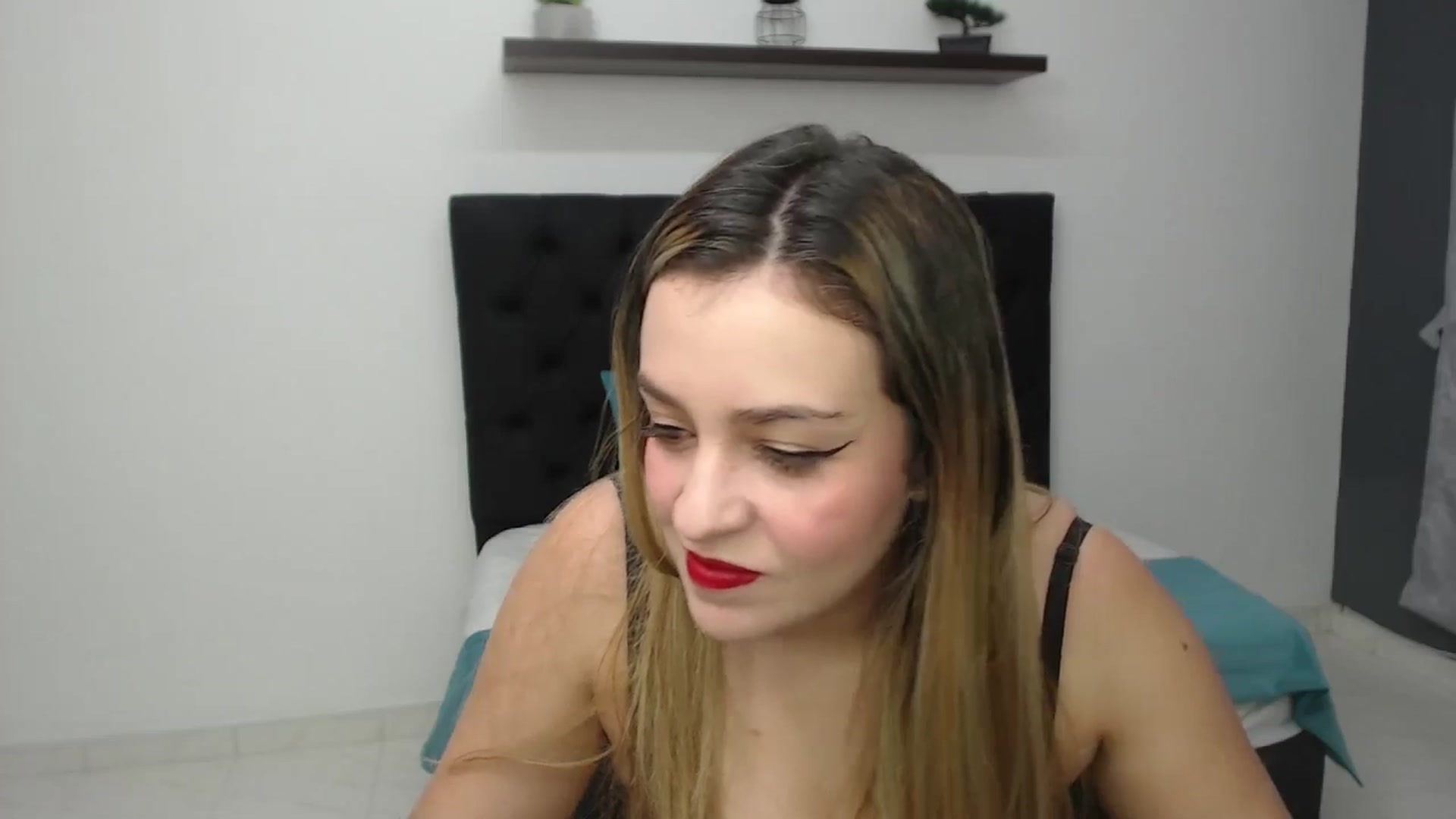 Gallery image thumbnail from CamilleDucan's myfreecams stream on, 02/25/2025, 13:51 image 15 of 20