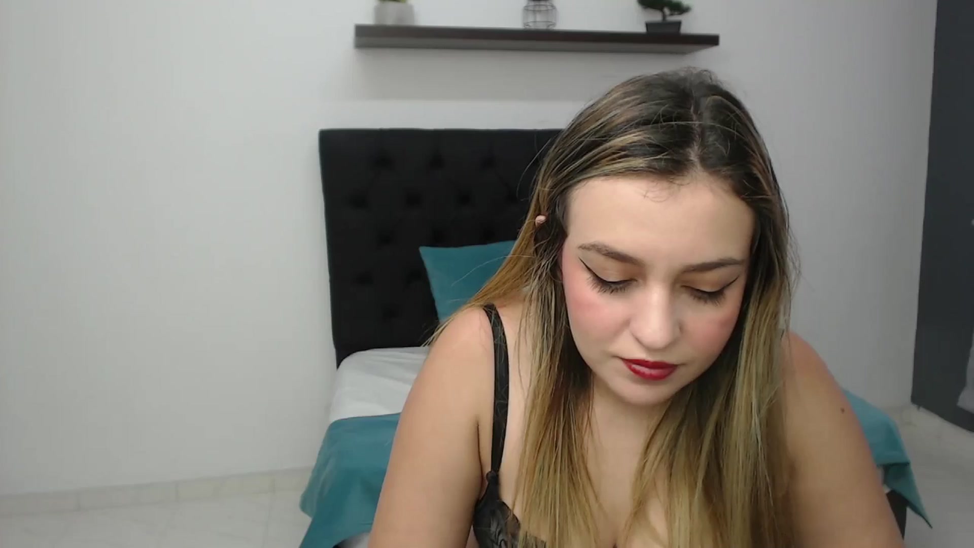 Gallery image thumbnail from CamilleDucan's myfreecams stream on, 02/25/2025, 14:33 image 18 of 20
