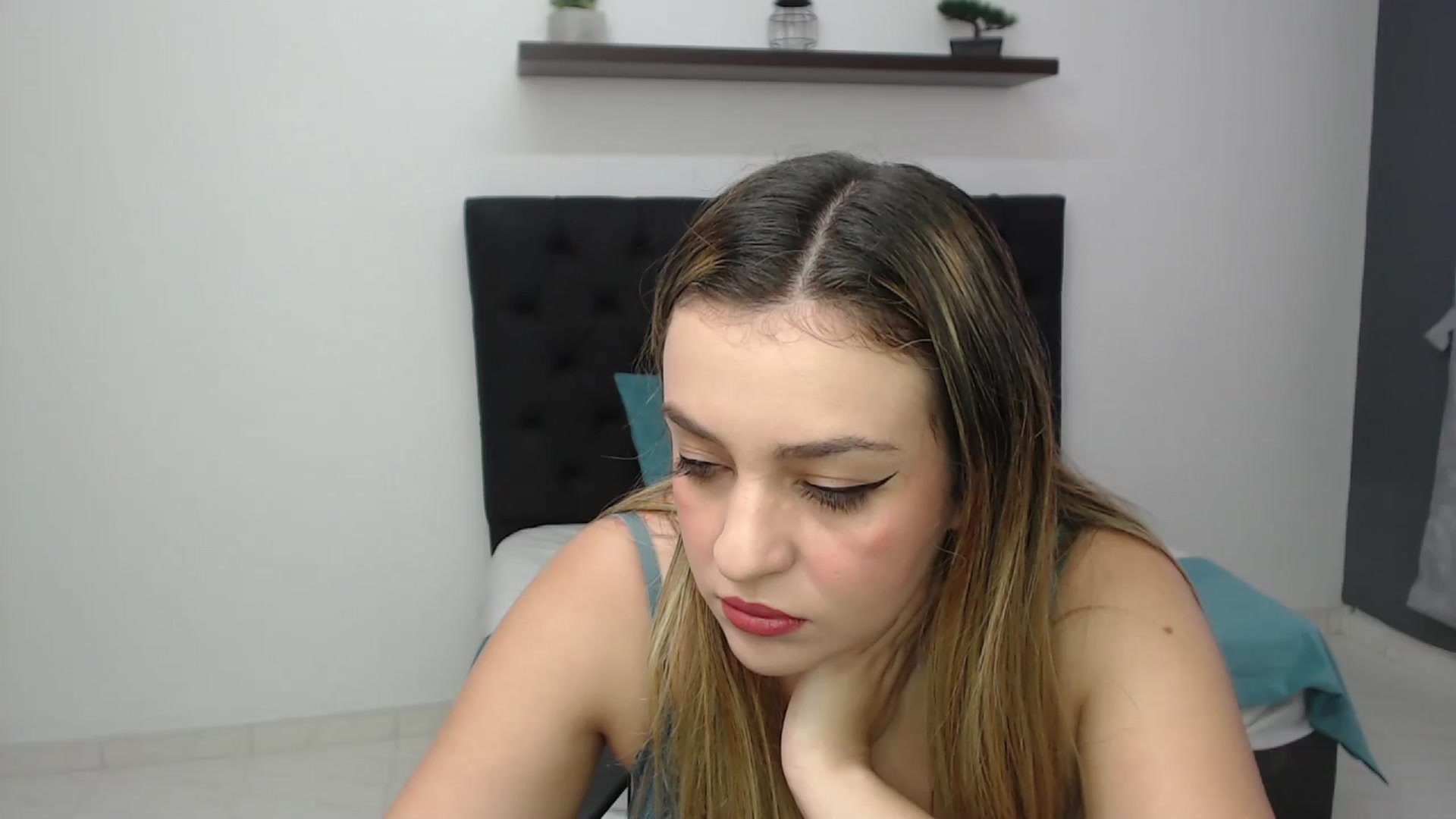 Gallery image thumbnail from CamilleDucan's myfreecams stream on, 03/01/2025, 13:39 image 10 of 20
