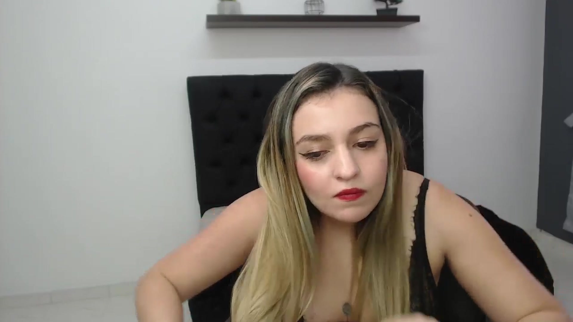 Gallery image thumbnail from CamilleDucan's myfreecams stream on, 03/03/2025, 18:17 image 8 of 20