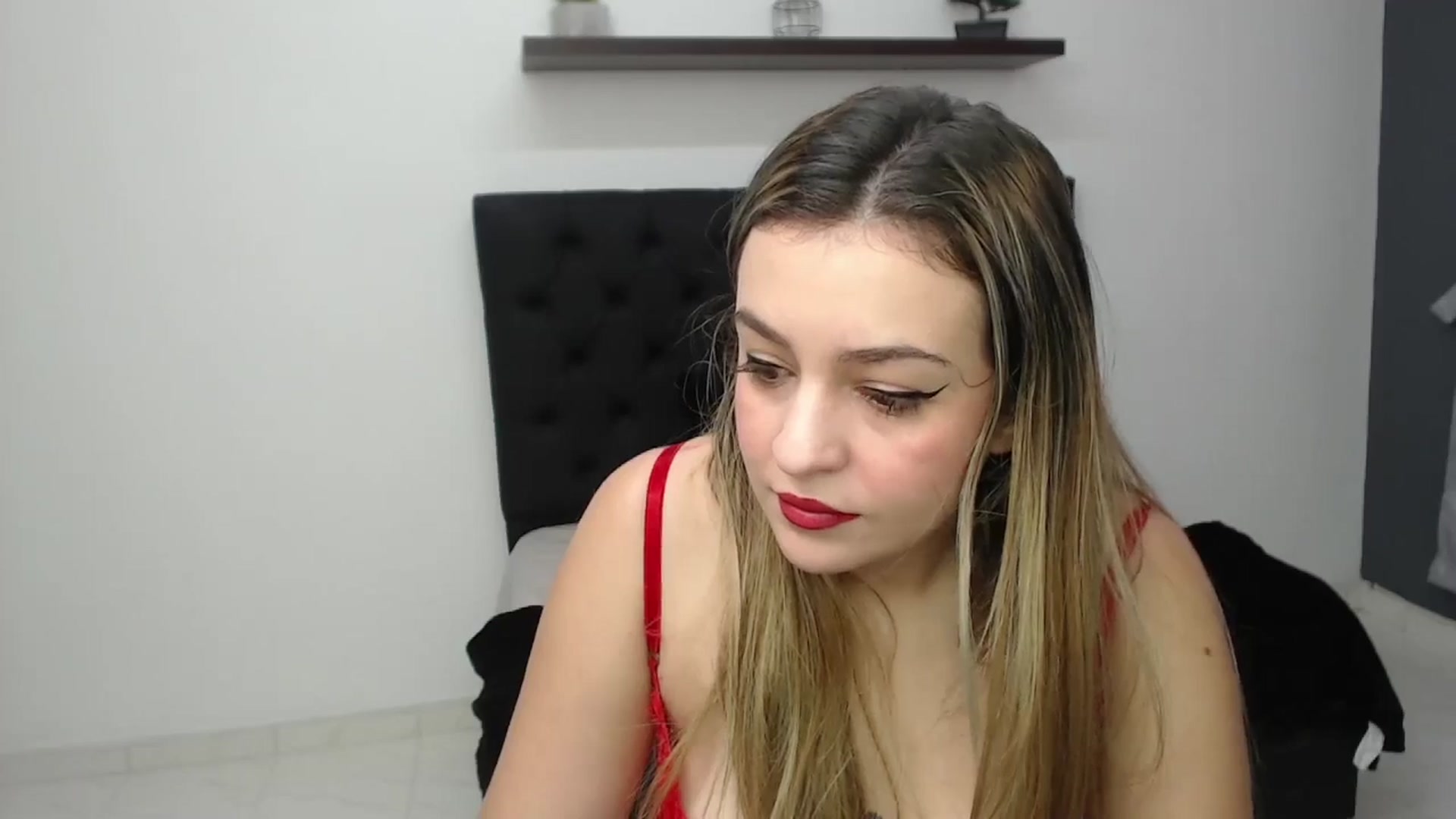 Gallery image thumbnail from CamilleDucan's myfreecams stream on, 03/04/2025, 13:34 image 19 of 20