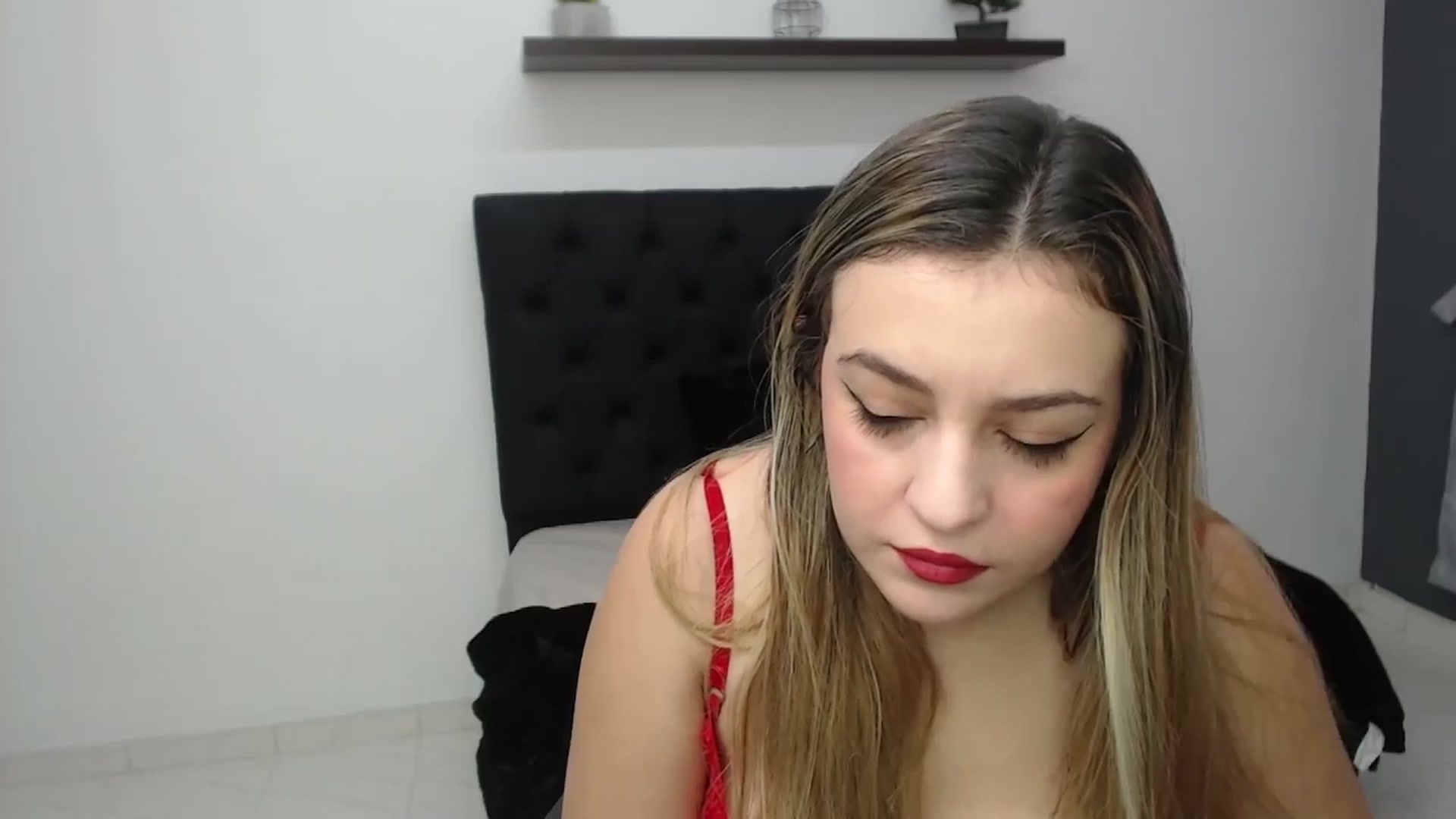 Gallery image thumbnail from CamilleDucan's myfreecams stream on, 03/04/2025, 13:34 image 7 of 20