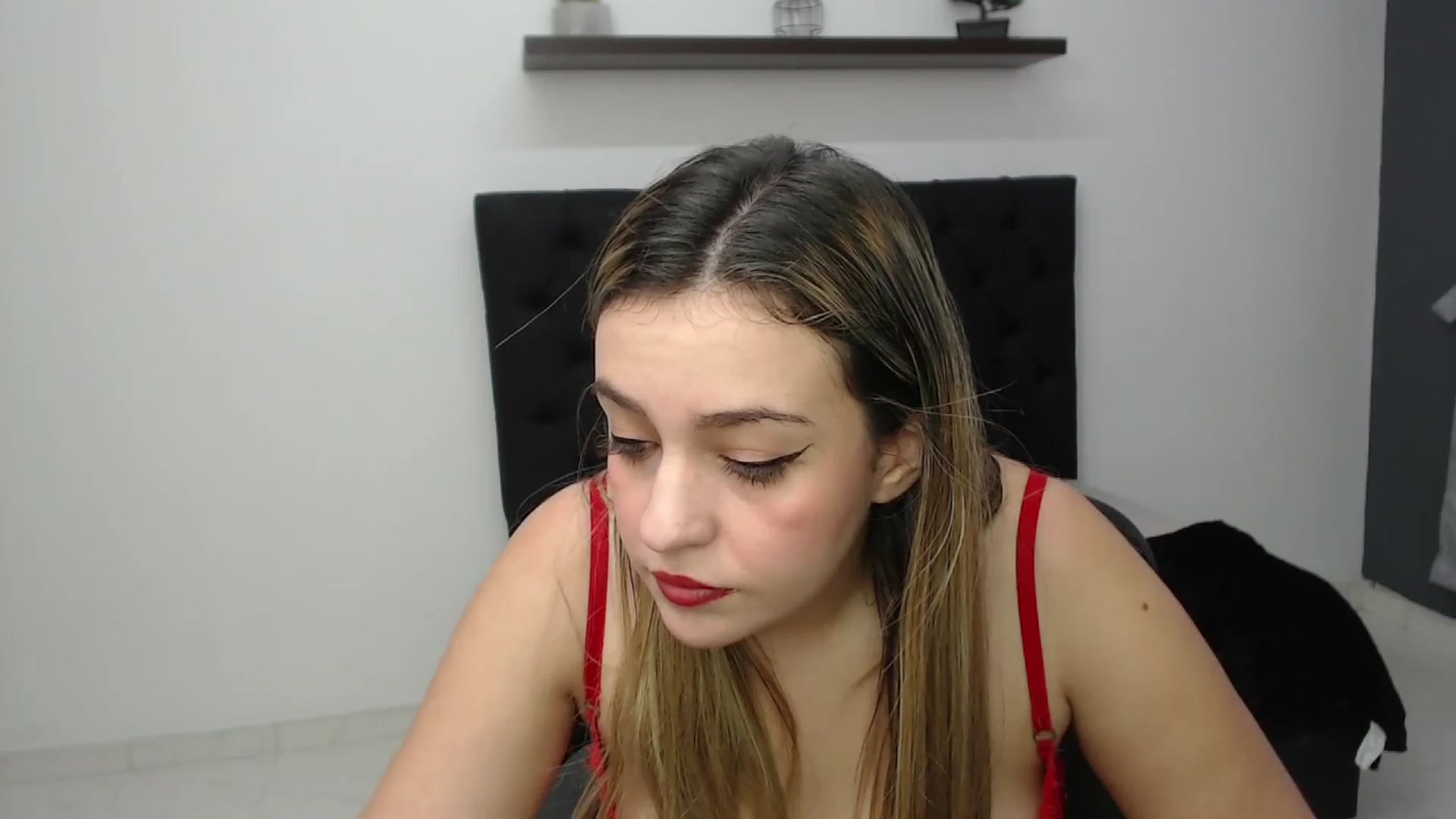 Gallery image thumbnail from CamilleDucan's myfreecams stream on, 03/04/2025, 14:32 image 18 of 20