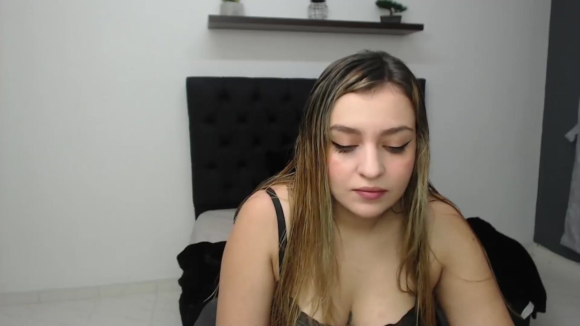 Gallery image thumbnail from CamilleDucan's myfreecams stream on, 03/05/2025, 13:54 image 8 of 20