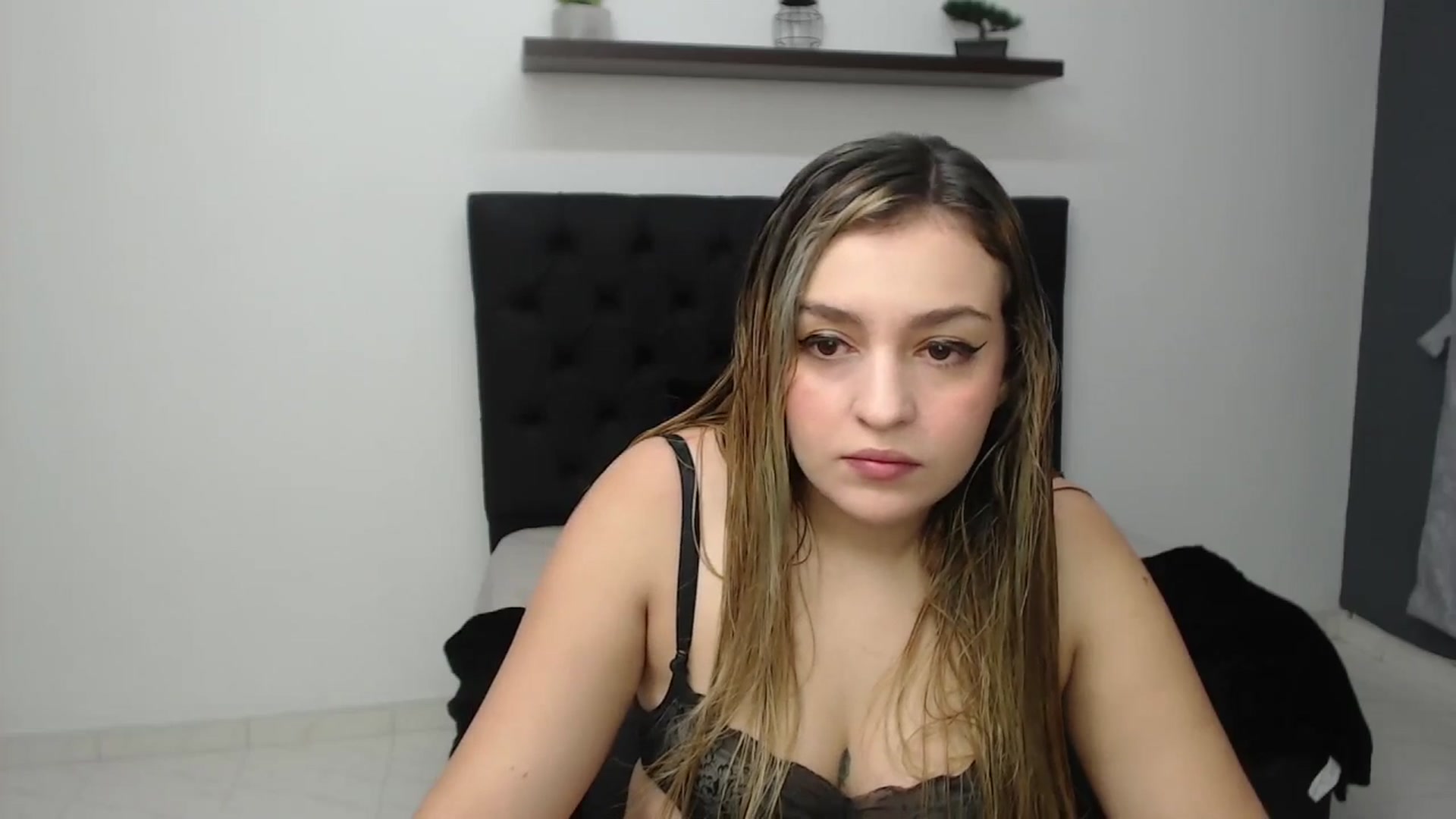 Gallery image thumbnail from CamilleDucan's myfreecams stream on, 03/05/2025, 13:54 image 4 of 20